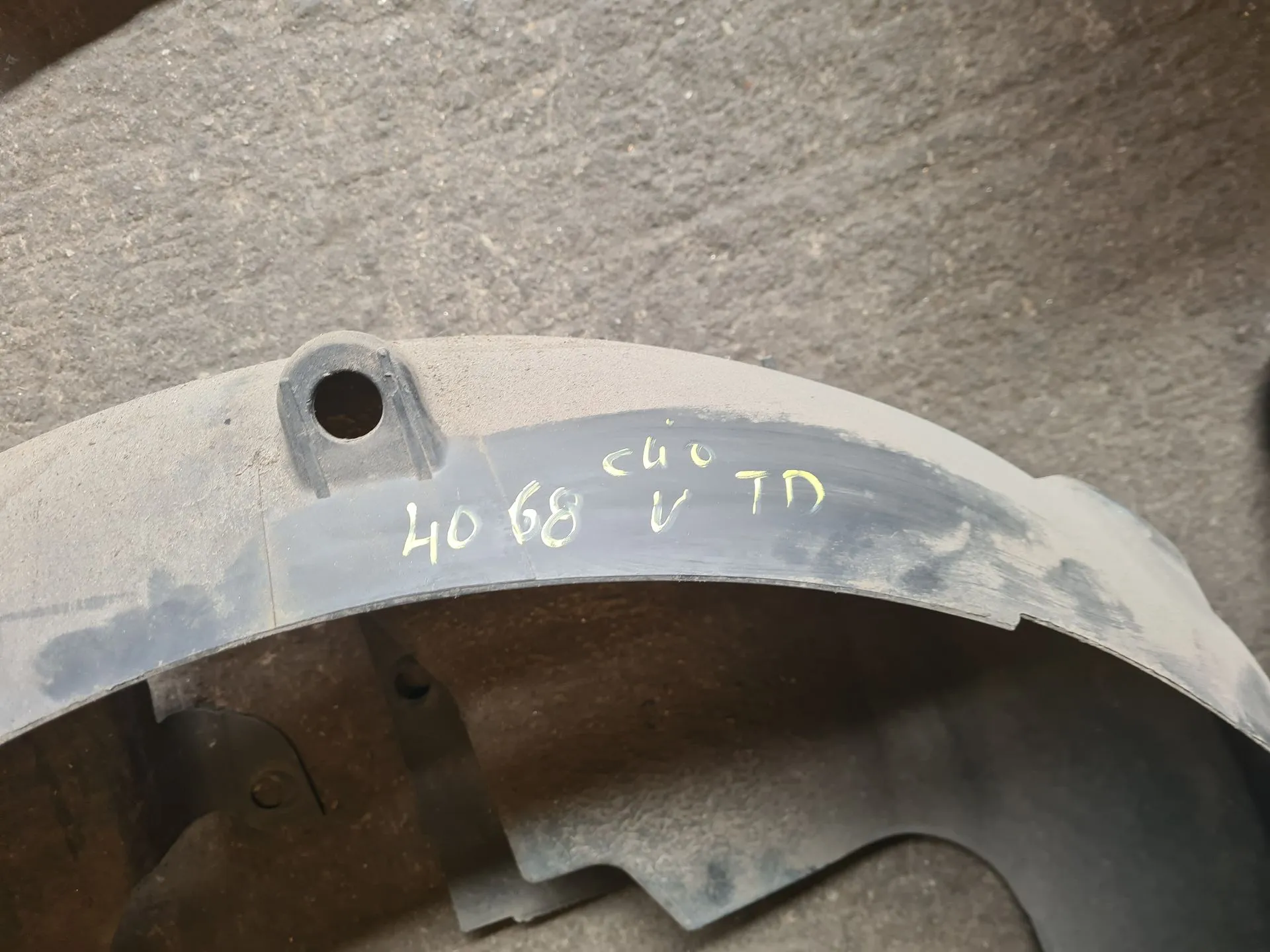 Resguardo da cava de roda trás direito RENAULT Clio V (BF_)