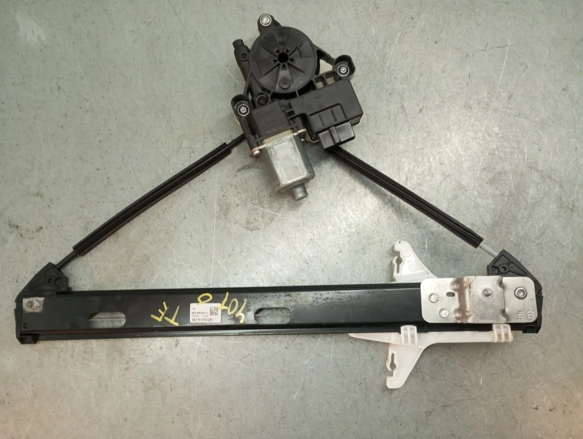 Elevalunas trasero izquierdo SEAT Arona (KJ7)