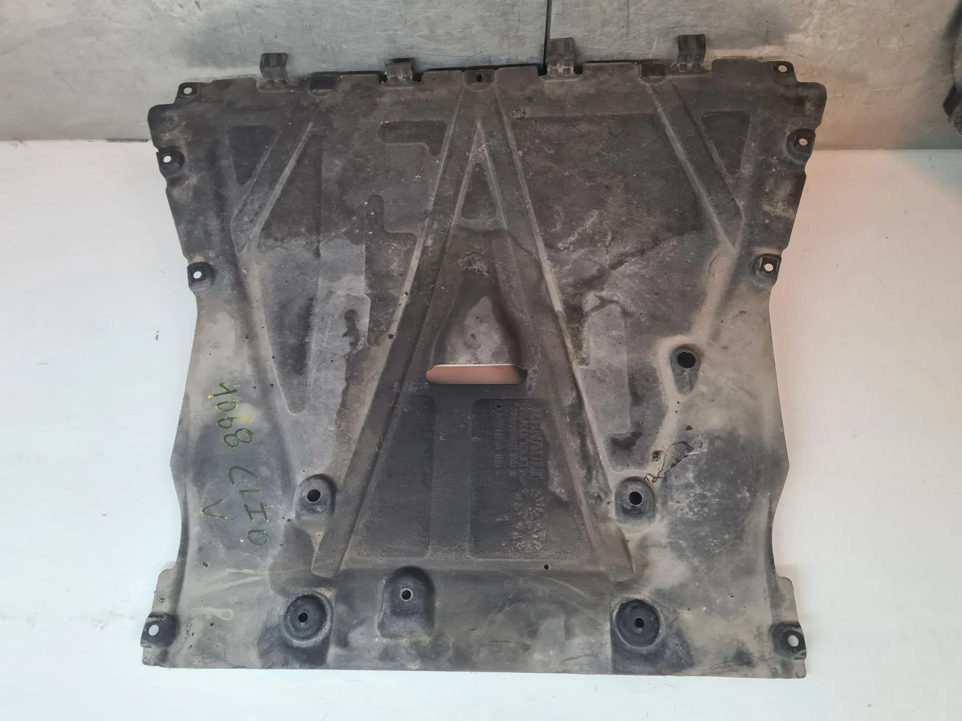 Protection inférieure de la carrosserie RENAULT Clio V (BF_)