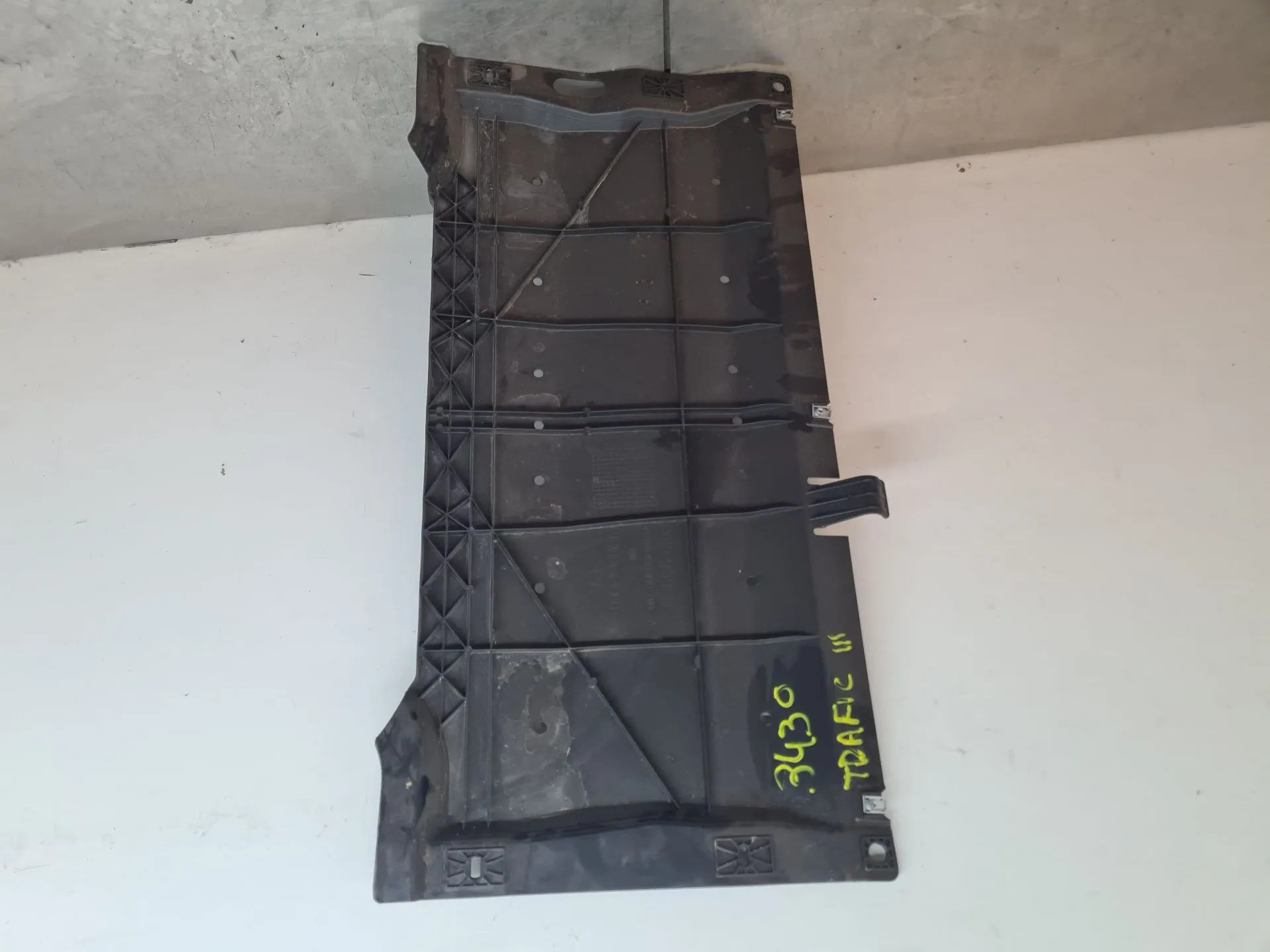 Protection inférieure de la carrosserie RENAULT Trafic III (FG_)