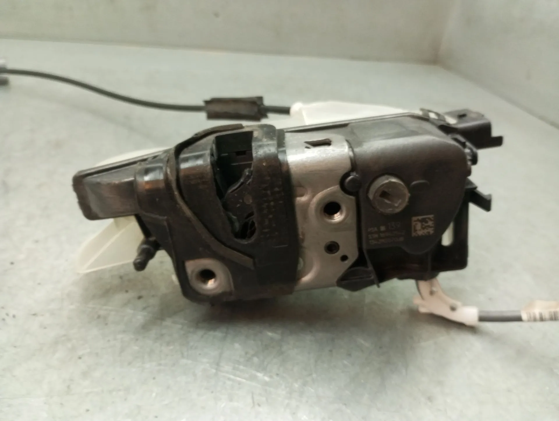 thumbnail image 2 of Genuine Fiat Scudo Mk2 Front Right Door Lock – Driver's Side, 2007-2016, 9136CE 2 of 4