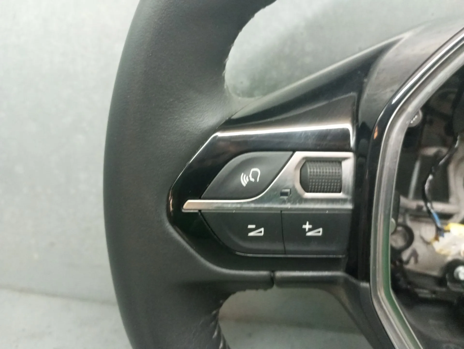 Volante PEUGEOT 208 II Imagem-3