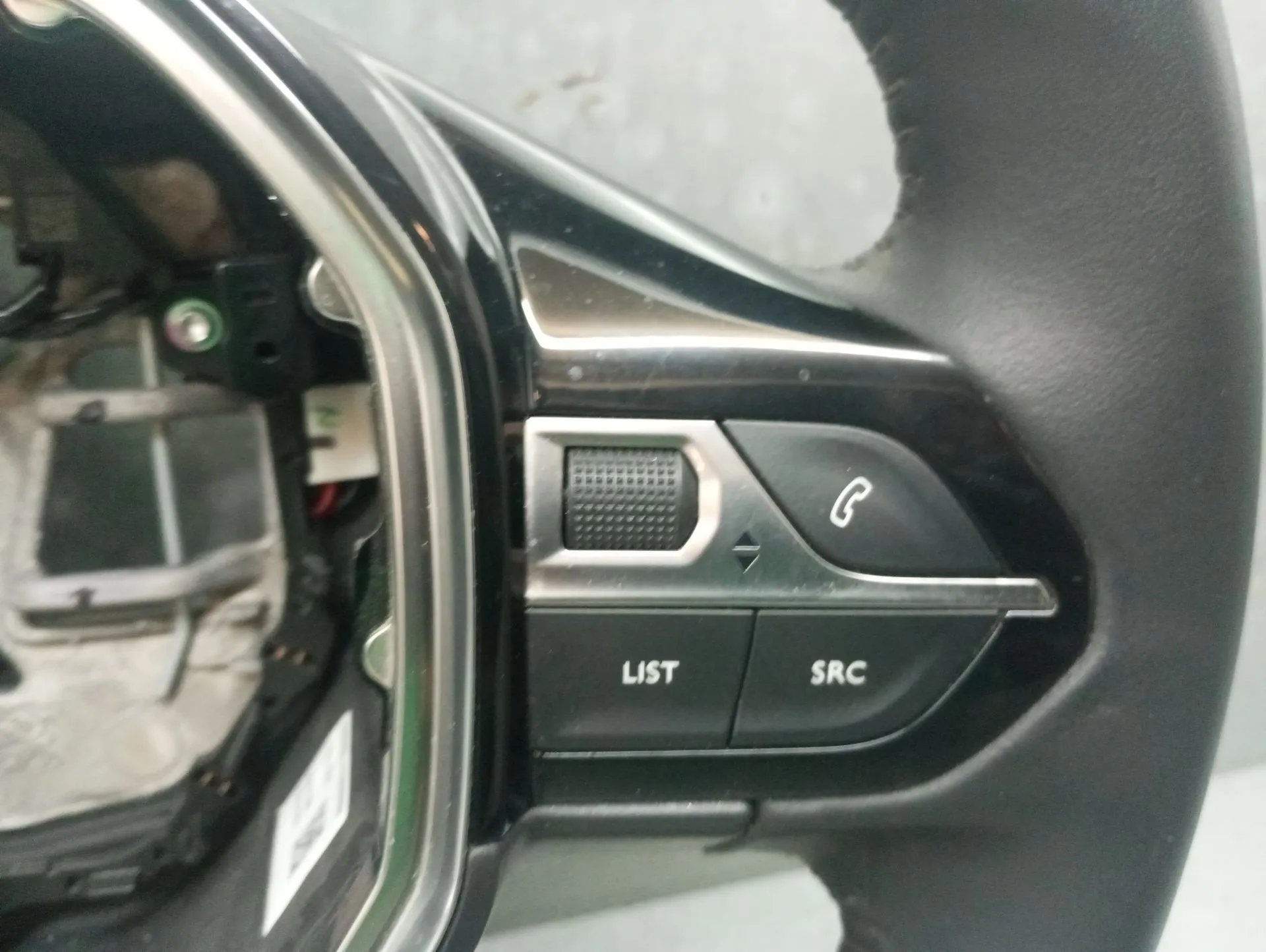 Volante PEUGEOT 208 II Imagem-4