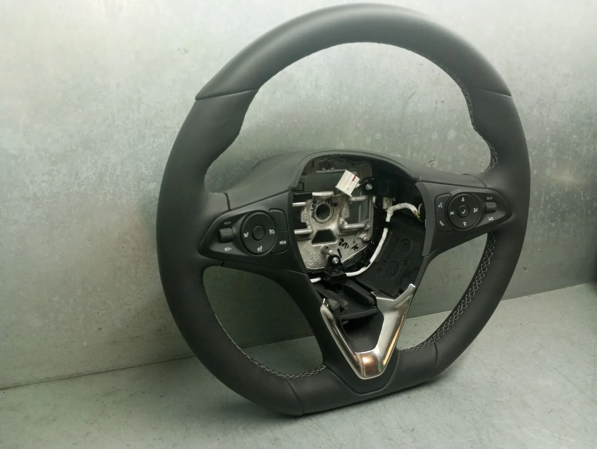 Volante OPEL Corsa F Imagem-2