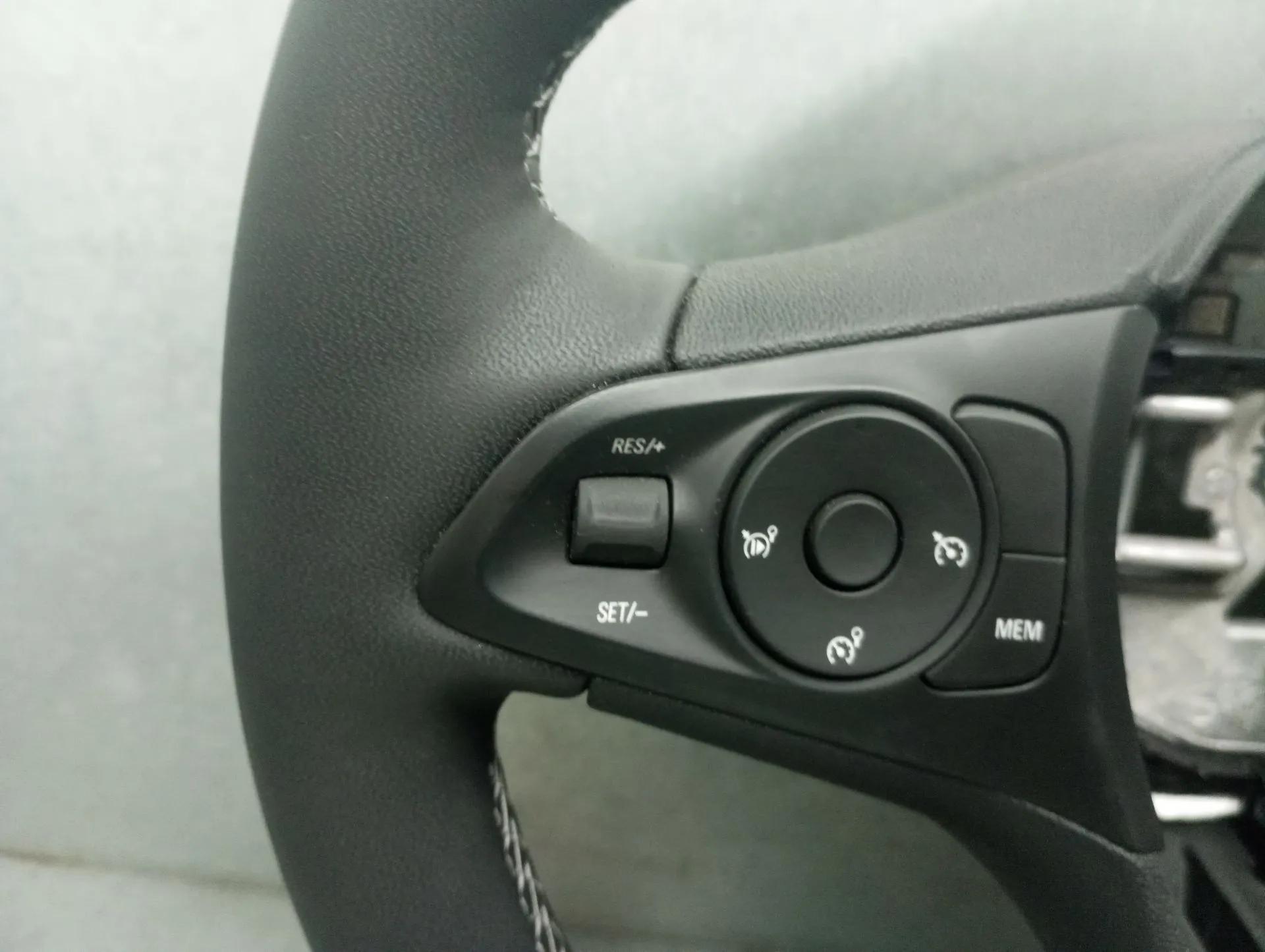 Volante OPEL Corsa F Imagem-4