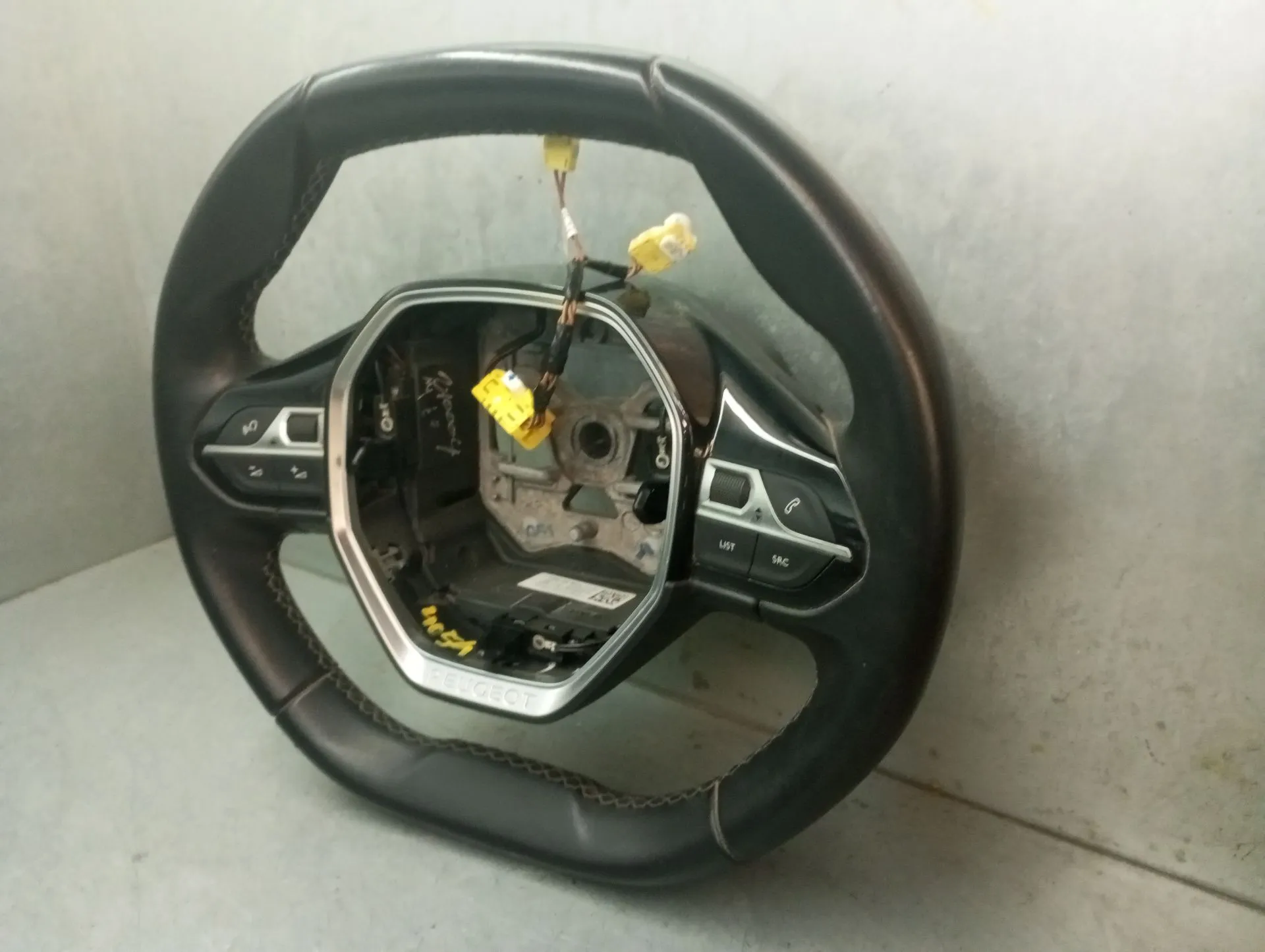 Volante PEUGEOT 3008 II (M_) Imagem-1