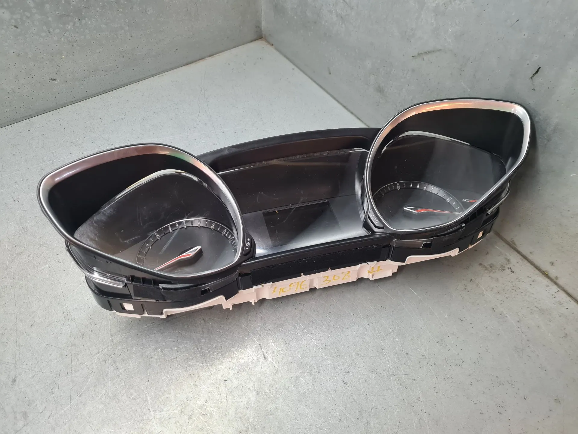 Instrument cluster PEUGEOT 308 II