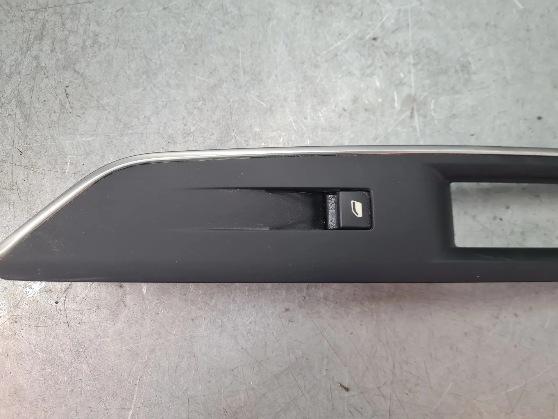 Mando / interruptor elevalunas delantero derecho PEUGEOT 3008 II (M_) Imagem-1