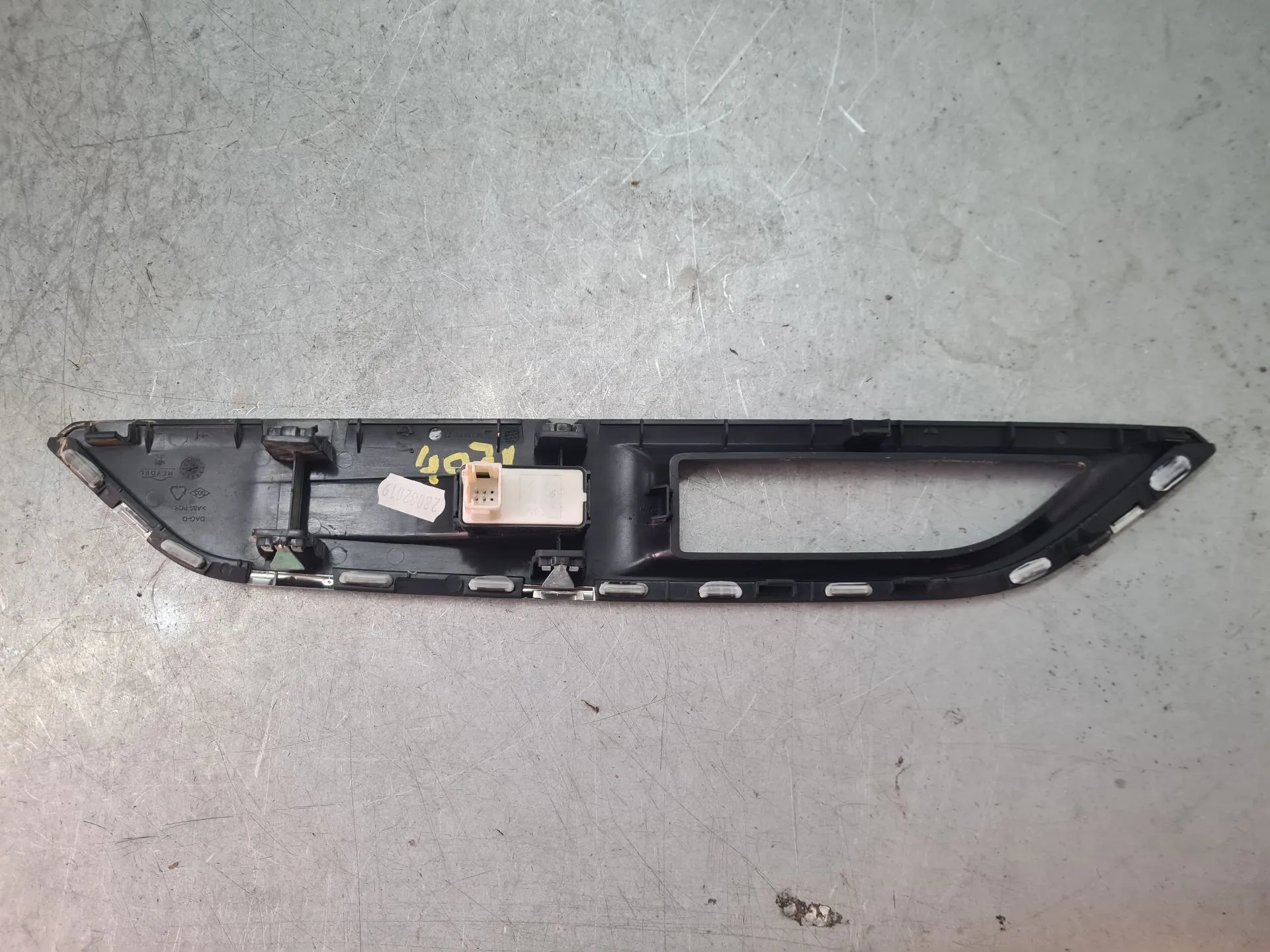 Mando / interruptor elevalunas delantero derecho PEUGEOT 3008 II (M_) Imagem-2