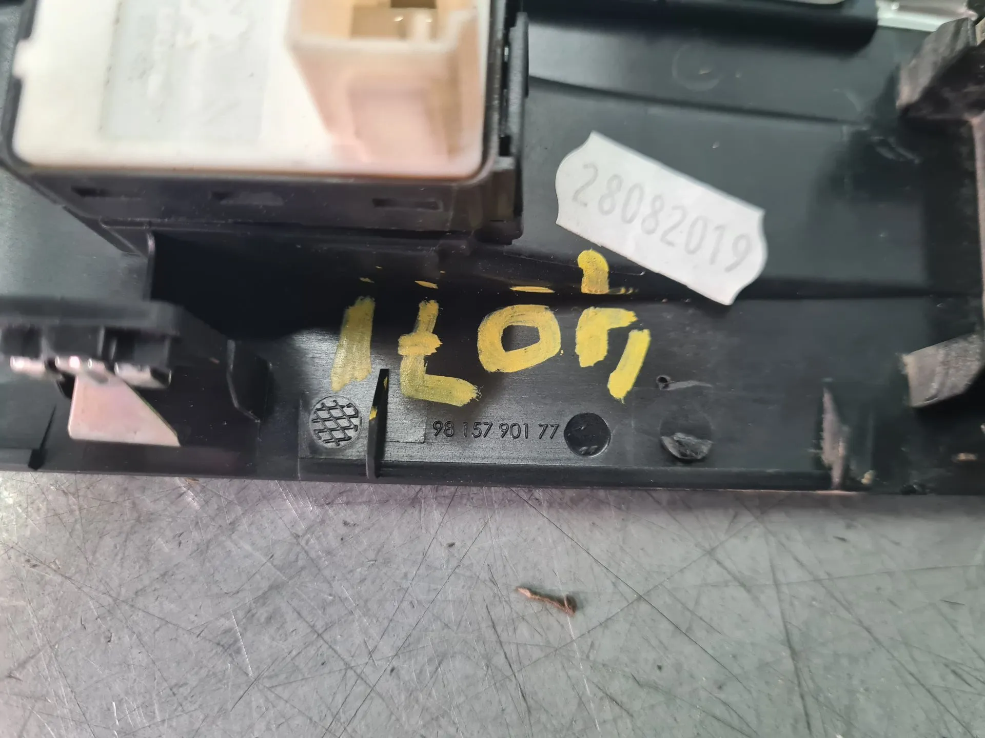 Mando / interruptor elevalunas delantero derecho PEUGEOT 3008 II (M_) Imagem-3