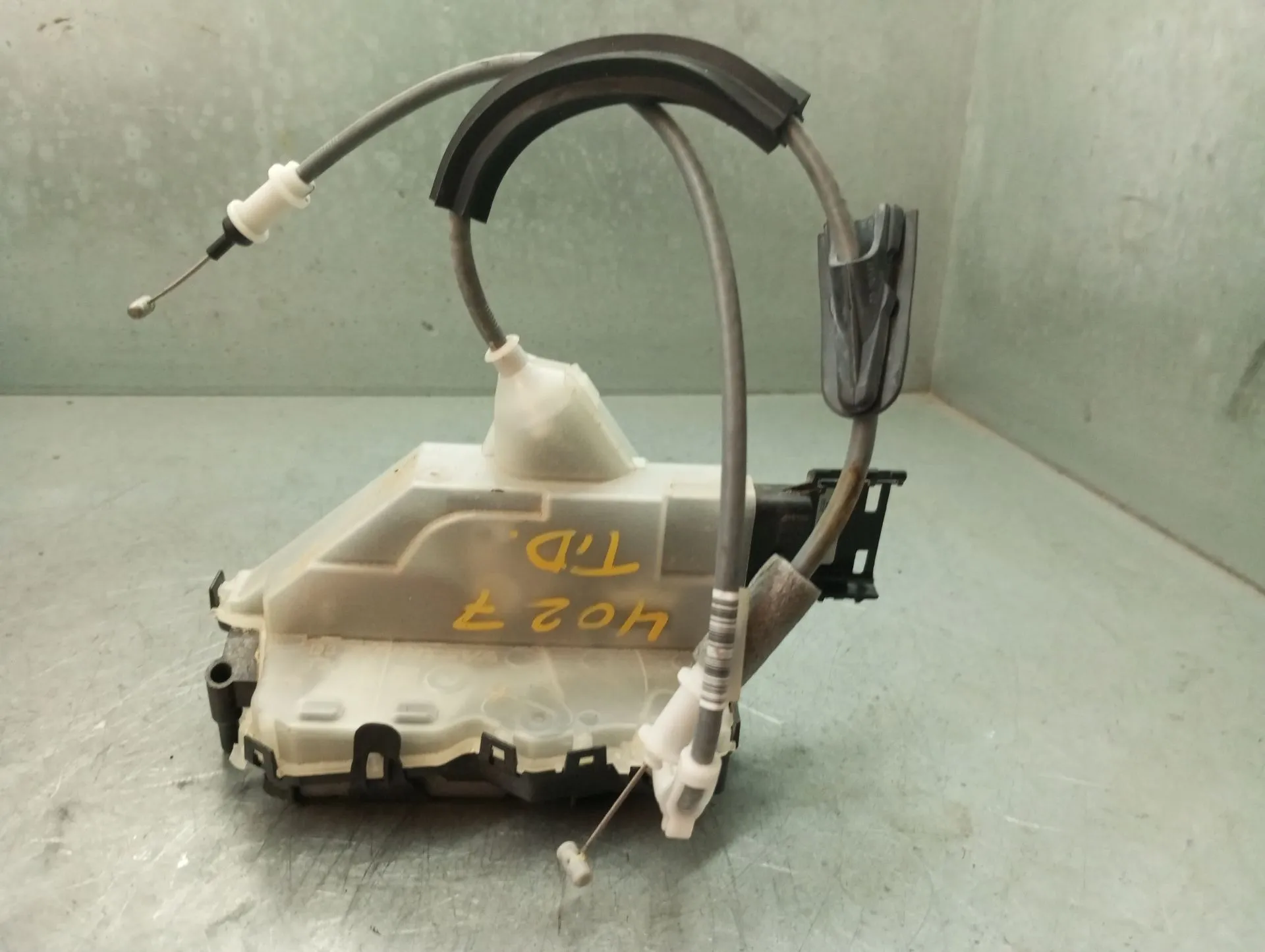 Fechadura / fecho porta trás direito OPEL Corsa F