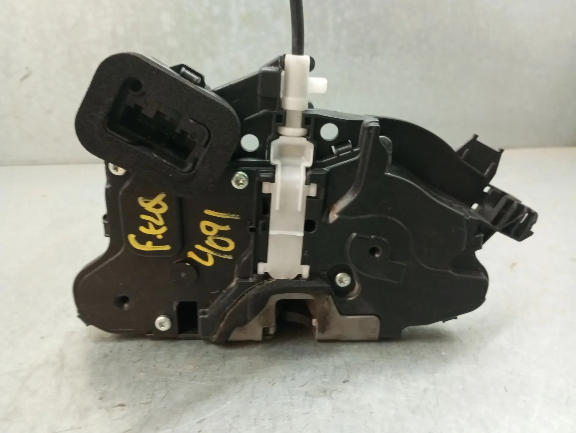 Serratura / chiusura porta anteriore sinistro VOLKSWAGEN Polo (AW1) Imagem-1