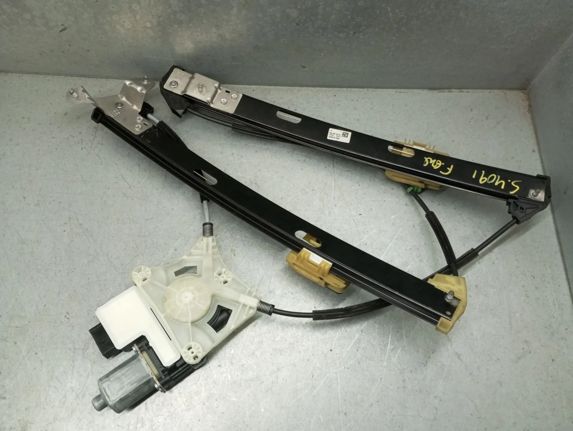 Elevador vidros frente esquerdo VOLKSWAGEN Polo (AW1) Imagem-1