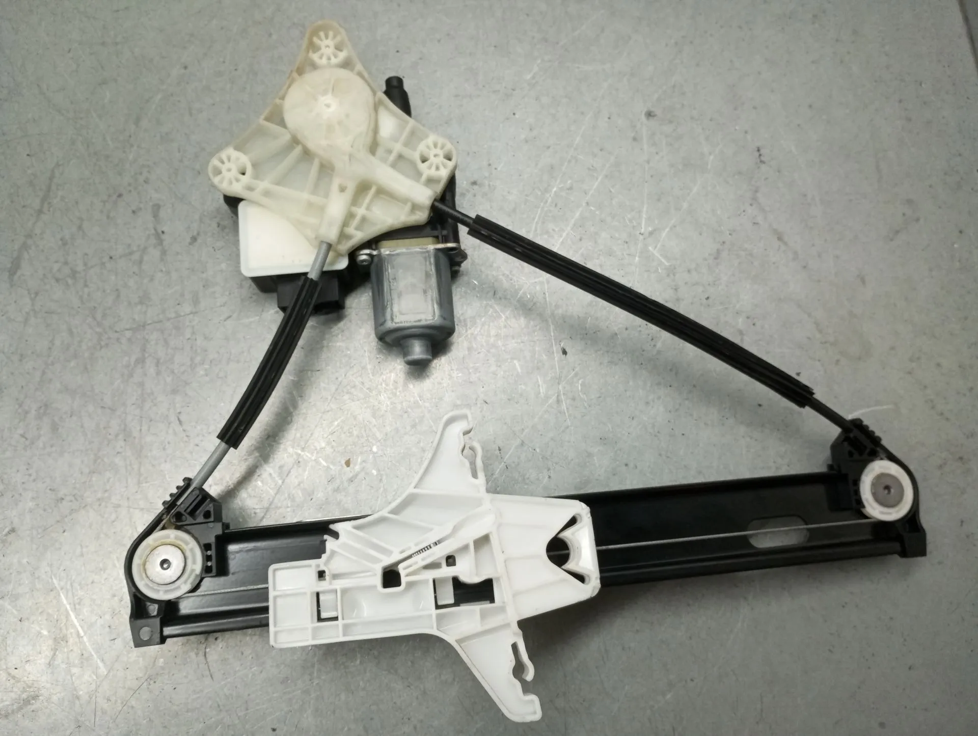 Elevador vidros trás esquerdo VOLKSWAGEN Polo (AW1) Imagem-1