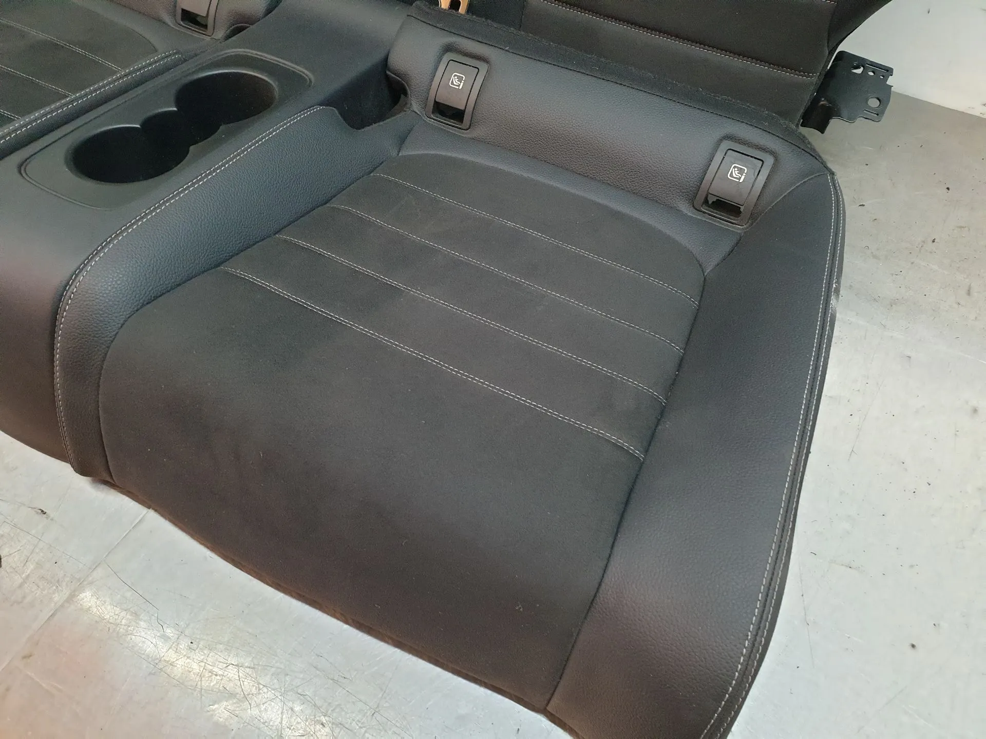 Banco trás MERCEDES-BENZ Classe C Coupé (C205) Imagem-1