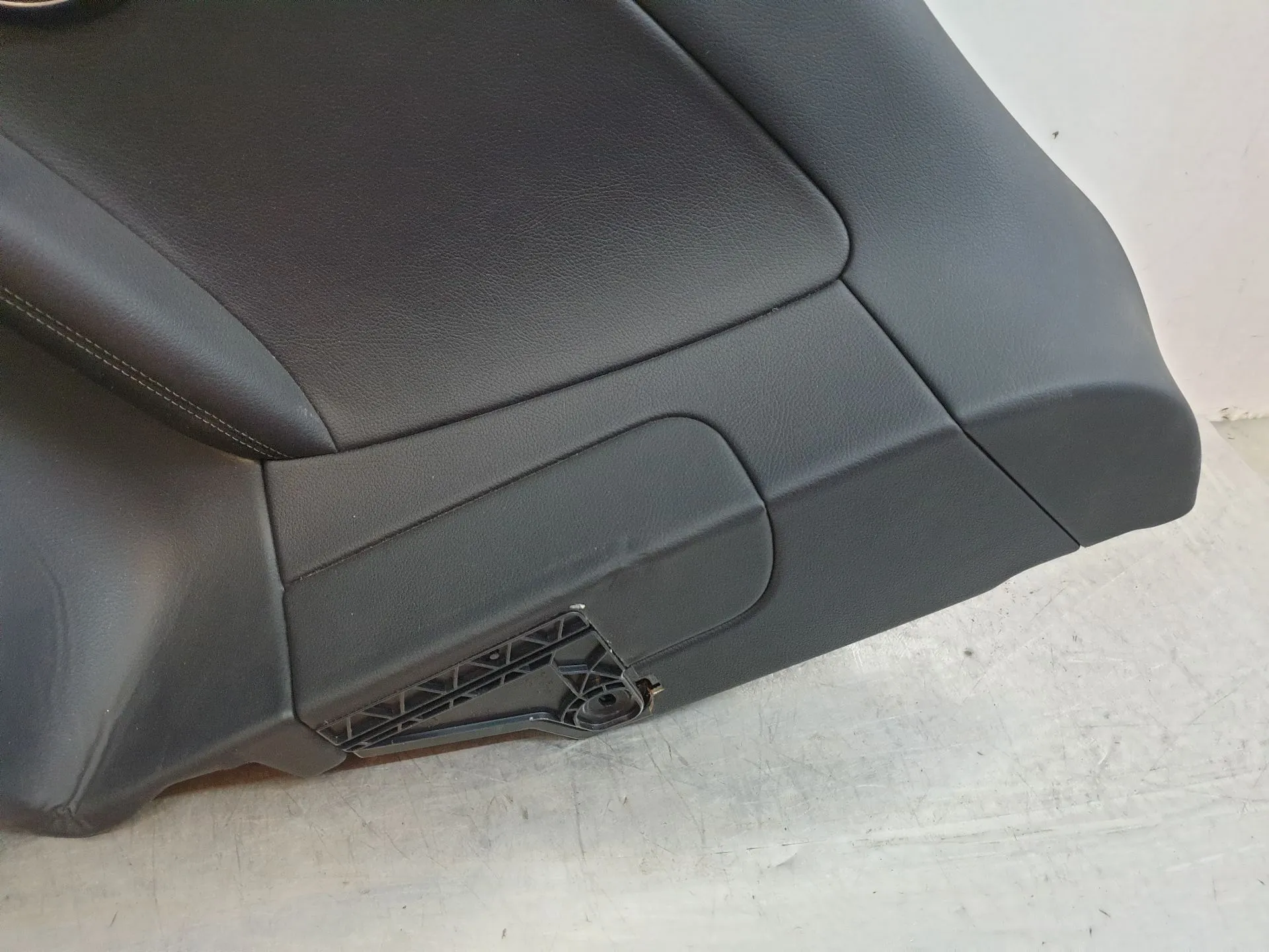 Rivestimento generico MERCEDES-BENZ Classe C Coupé (C205) Imagem-1