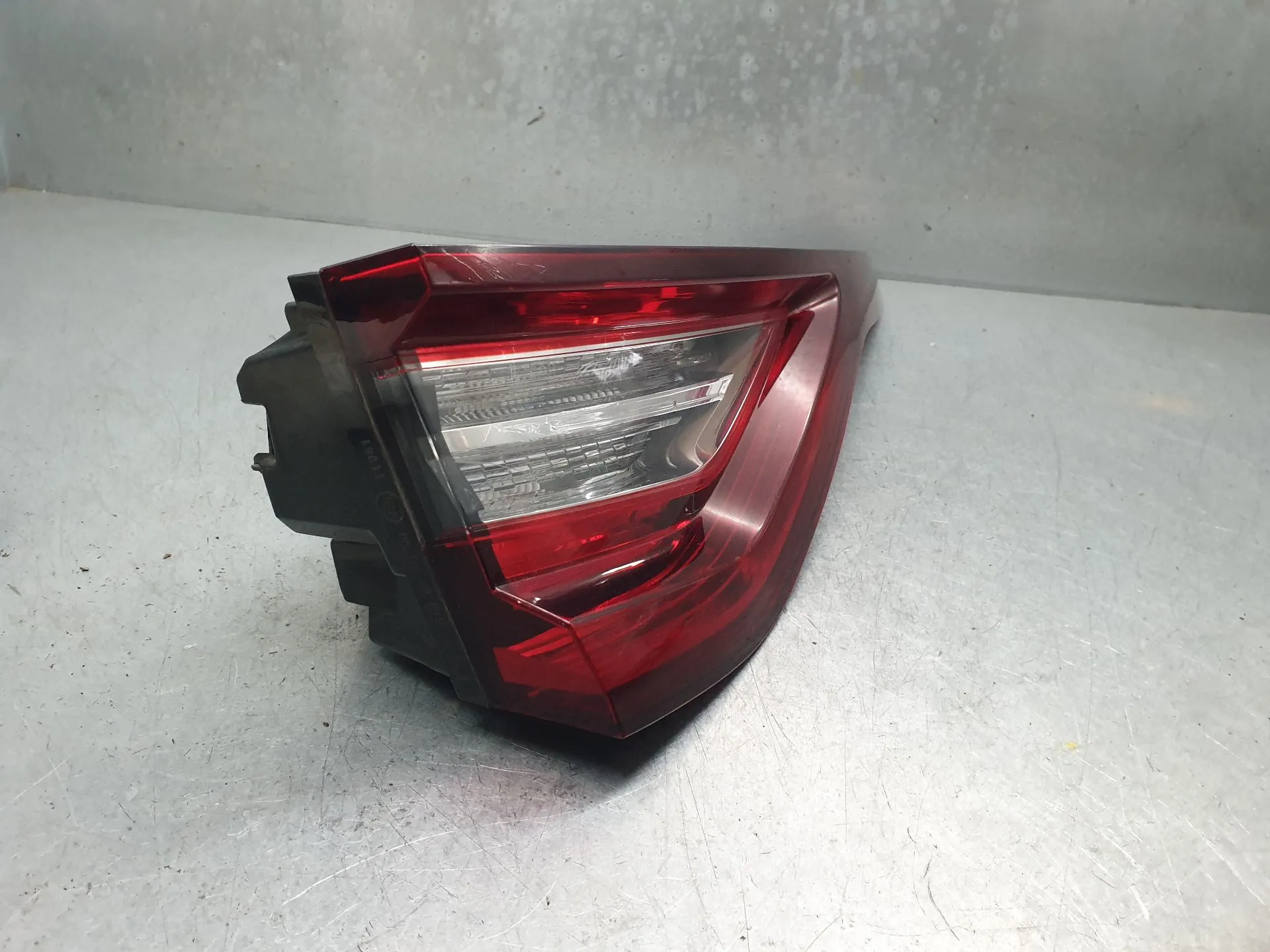 Feu de coffre Gauche RENAULT Megane IV (B9A/M_) Imagem-1