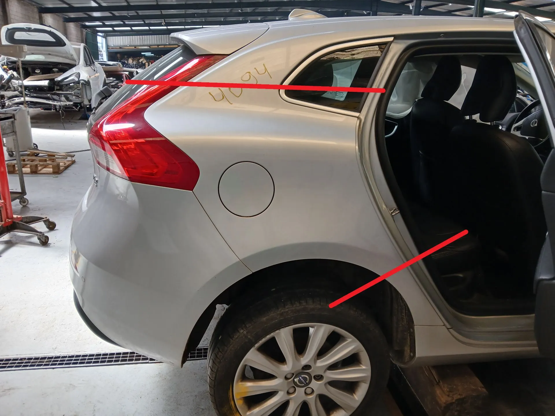 Panneau arrière Droite VOLVO V40 Hatchback