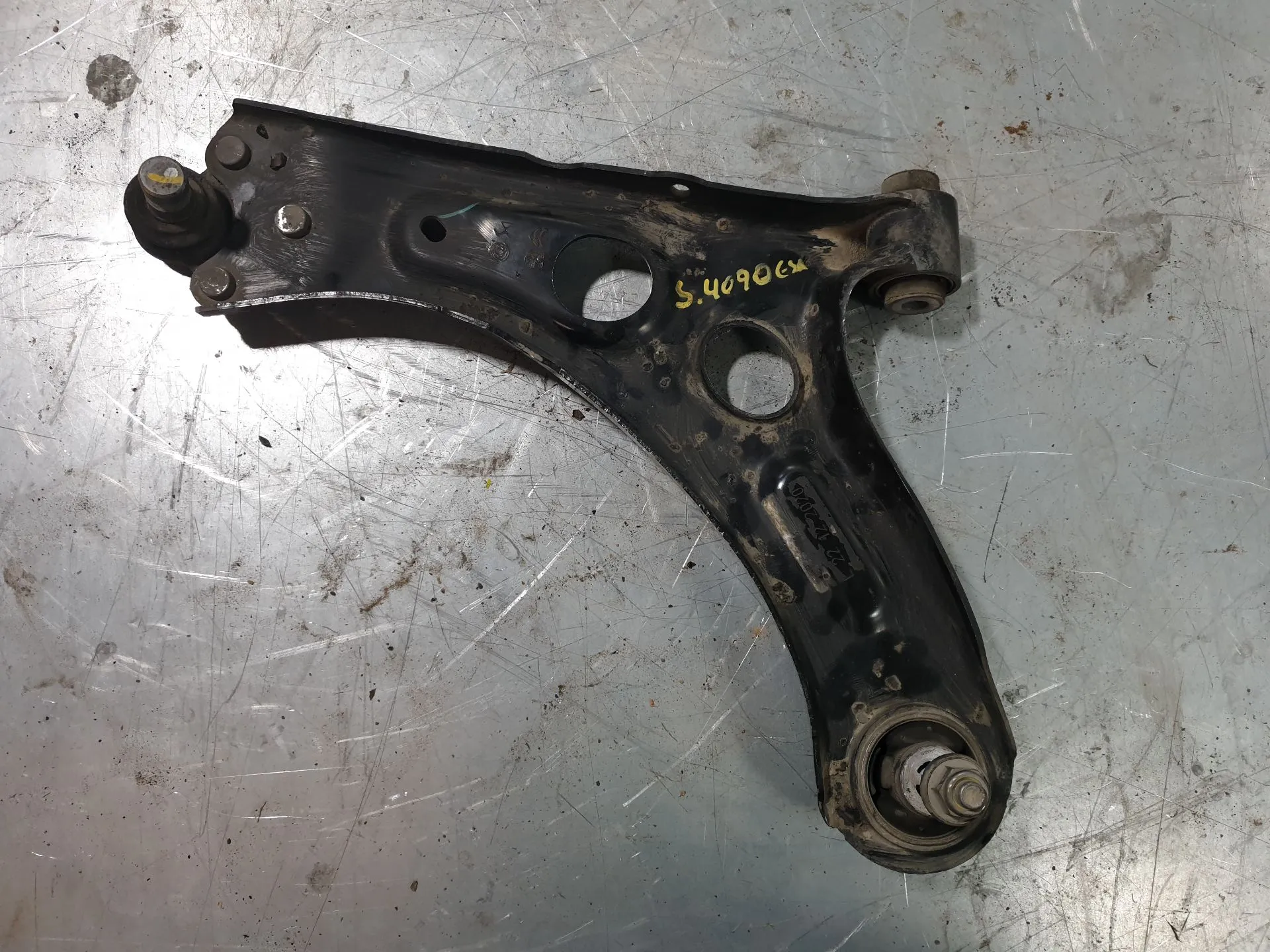 Braccio di sospensione anteriore sinistro PEUGEOT 208 II Imagem-1