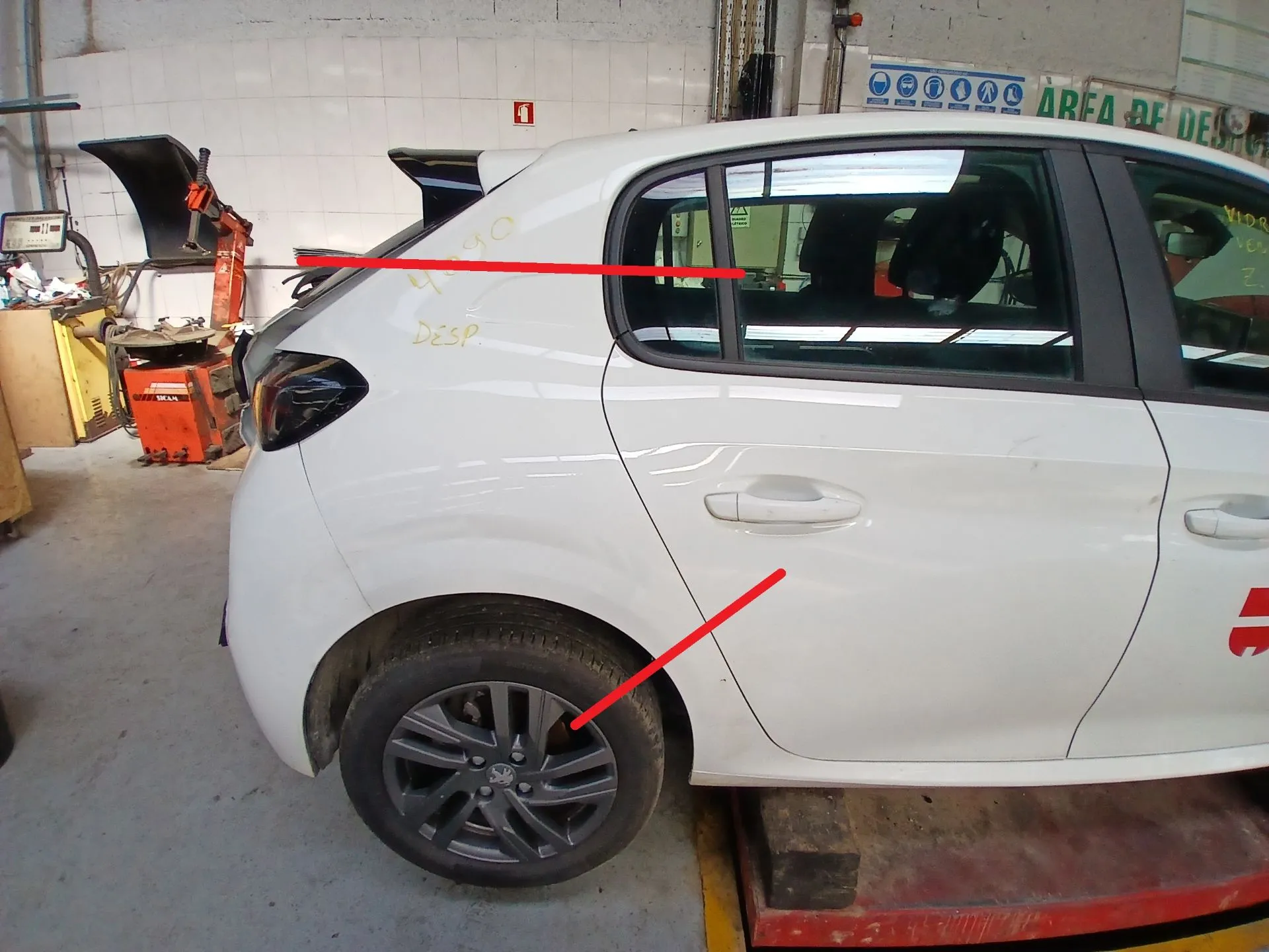 Painel trás direito PEUGEOT 208 II