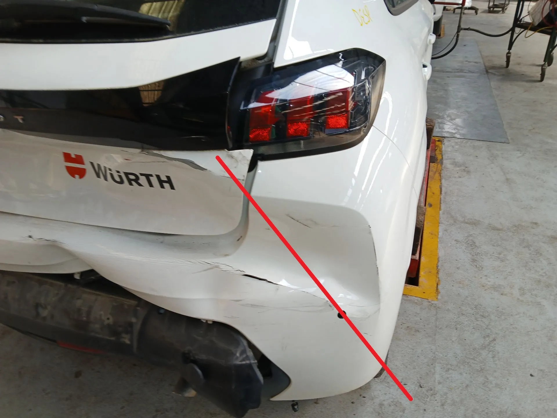 Painel trás direito PEUGEOT 208 II Imagem-1