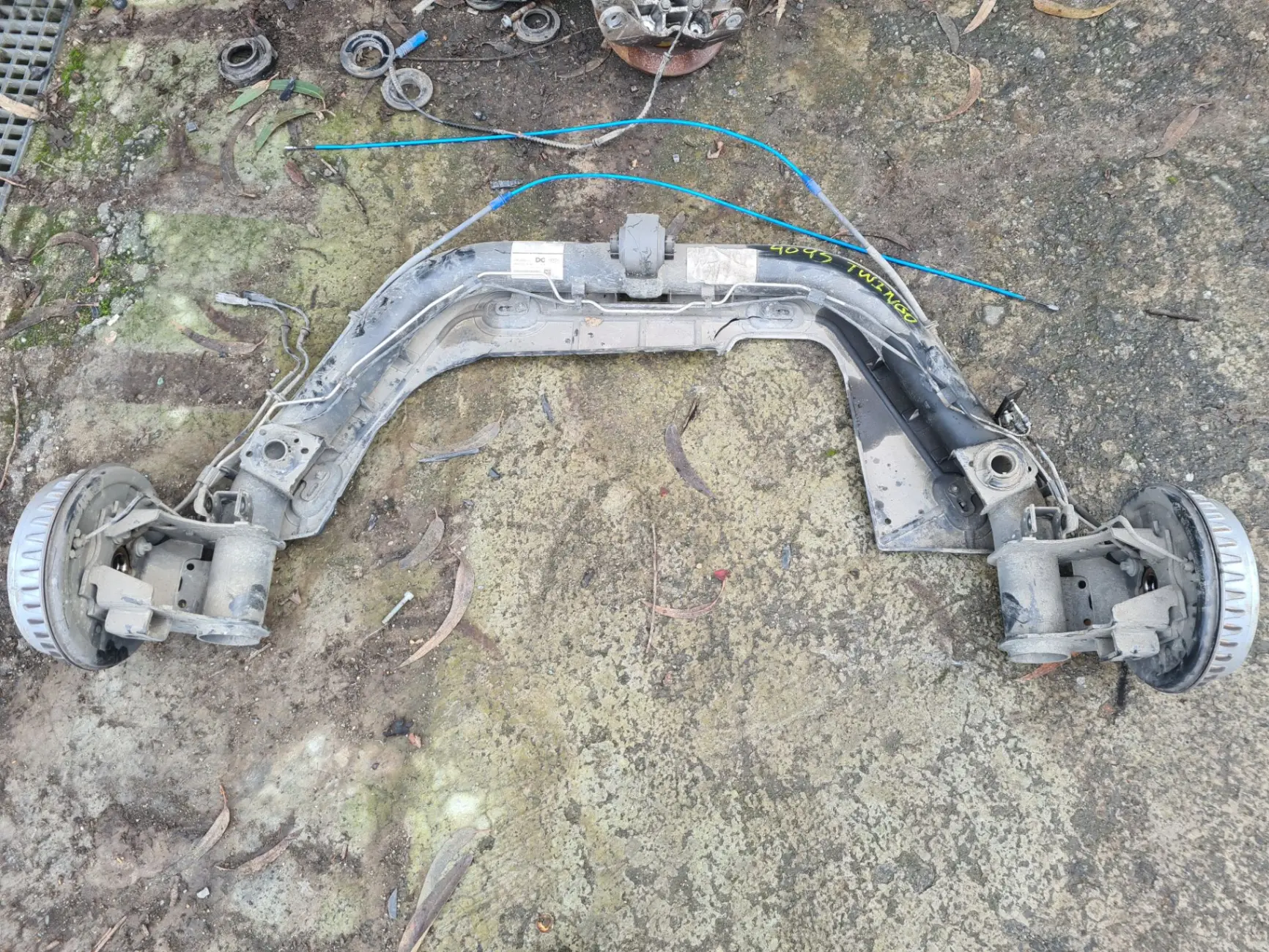 Rear axle with drum brakes RENAULT Twingo III (BCM_)