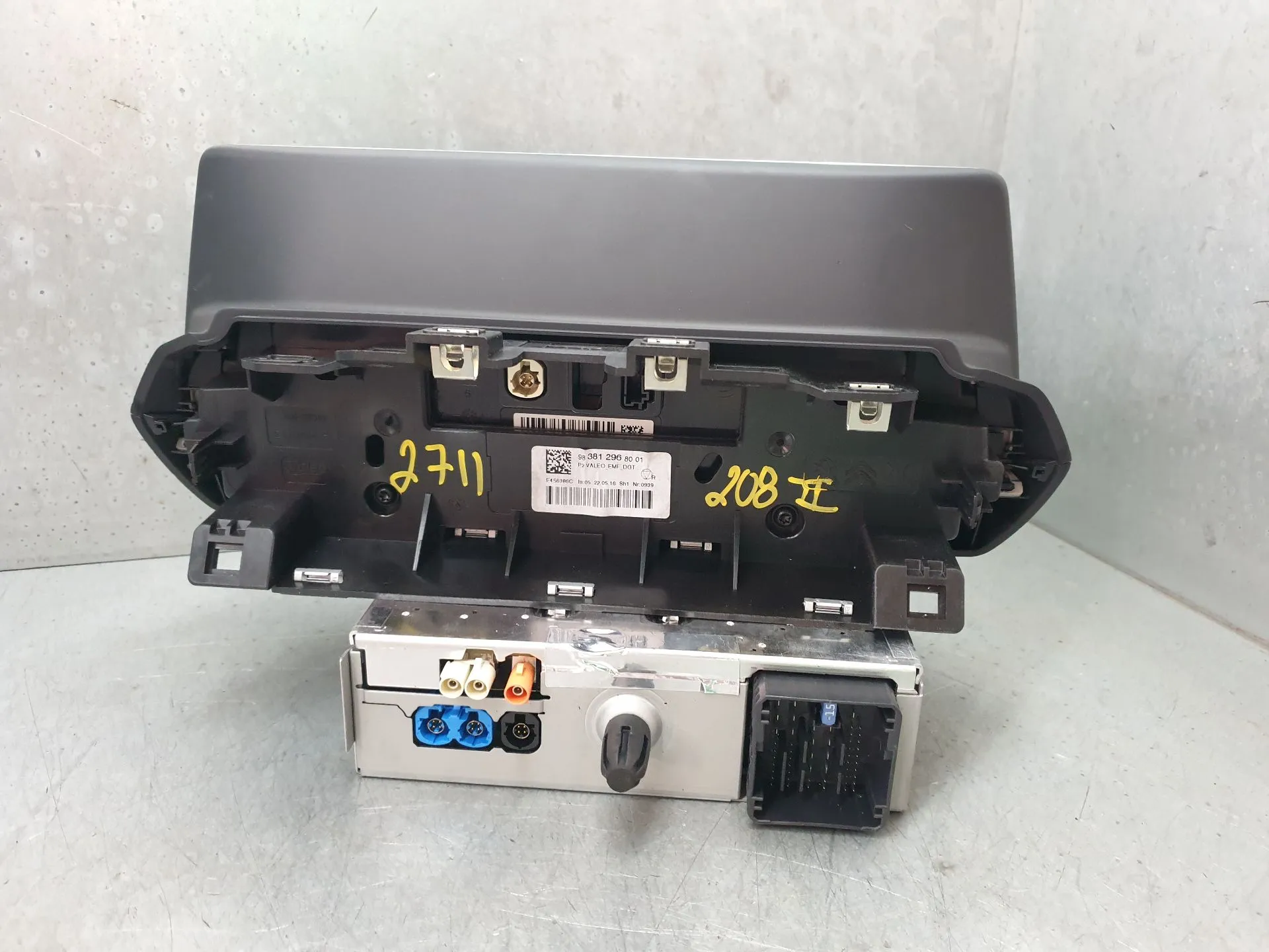 Kit Auto-rádio PEUGEOT 208 II Imagem-1