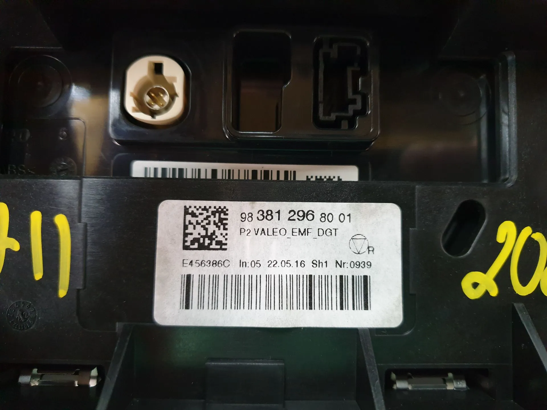 Kit Auto-rádio PEUGEOT 208 II Imagem-8