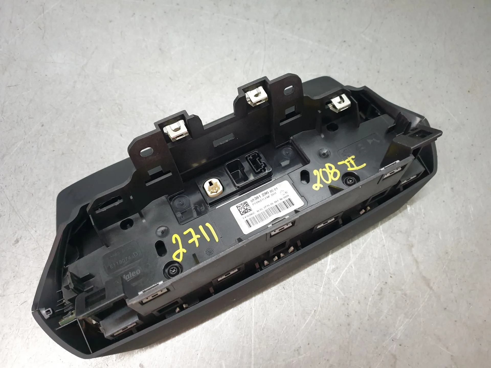 Kit Auto-rádio PEUGEOT 208 II Imagem-7