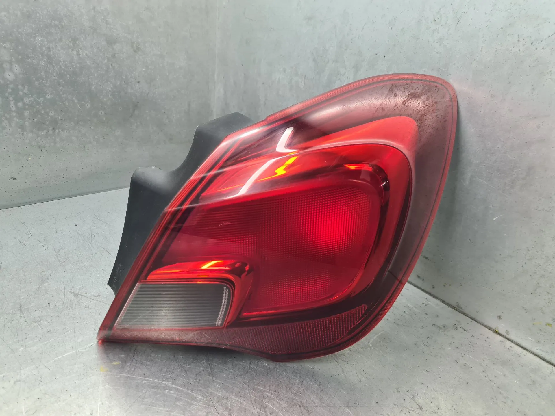 Feu arrière Droite OPEL Corsa E