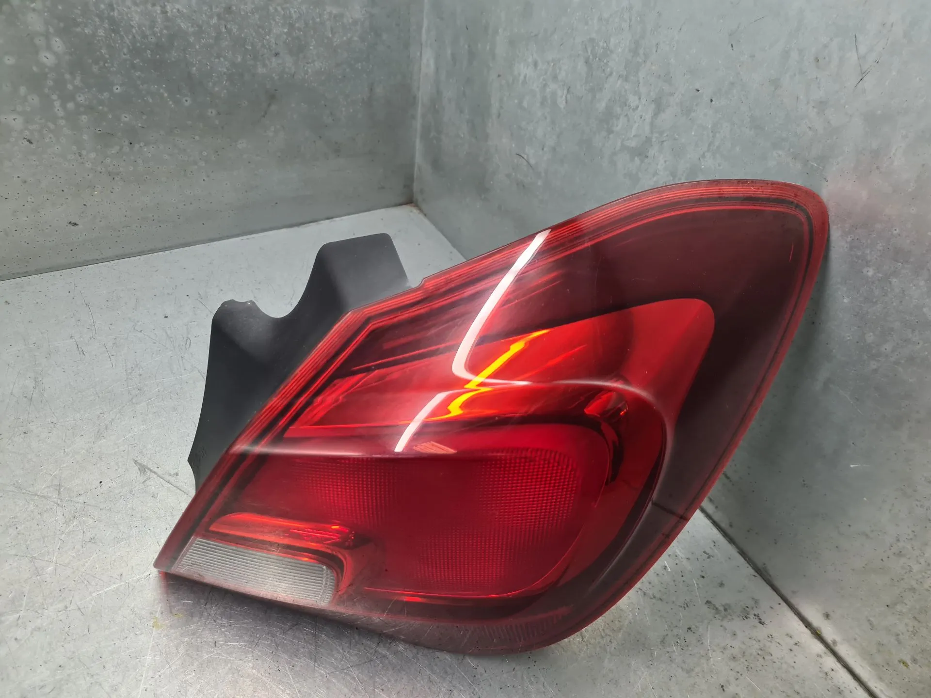 Feu arrière Droite OPEL Corsa E Imagem-2