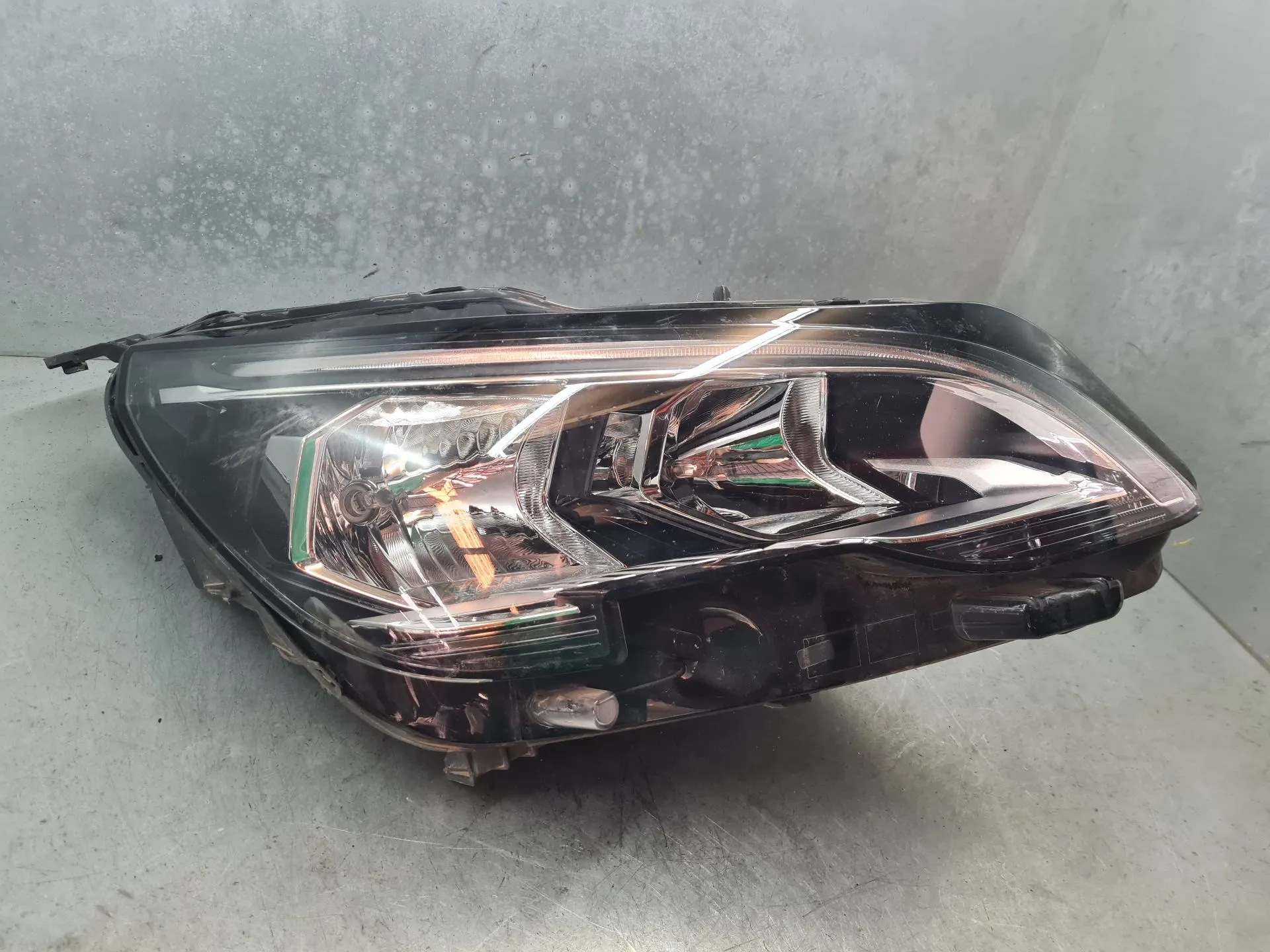 Faro anteriore destro PEUGEOT 3008 II (M_)