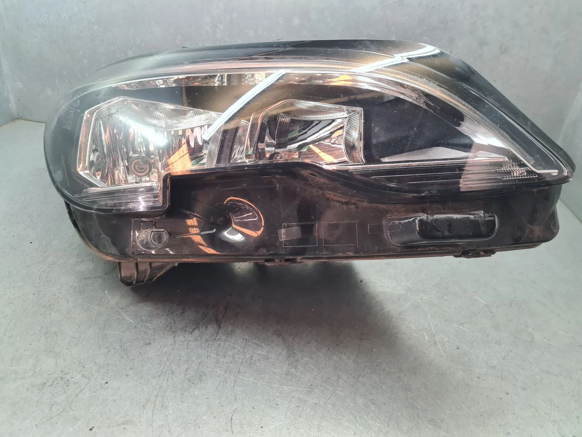 Faro anteriore destro PEUGEOT 3008 II (M_) Imagem-1