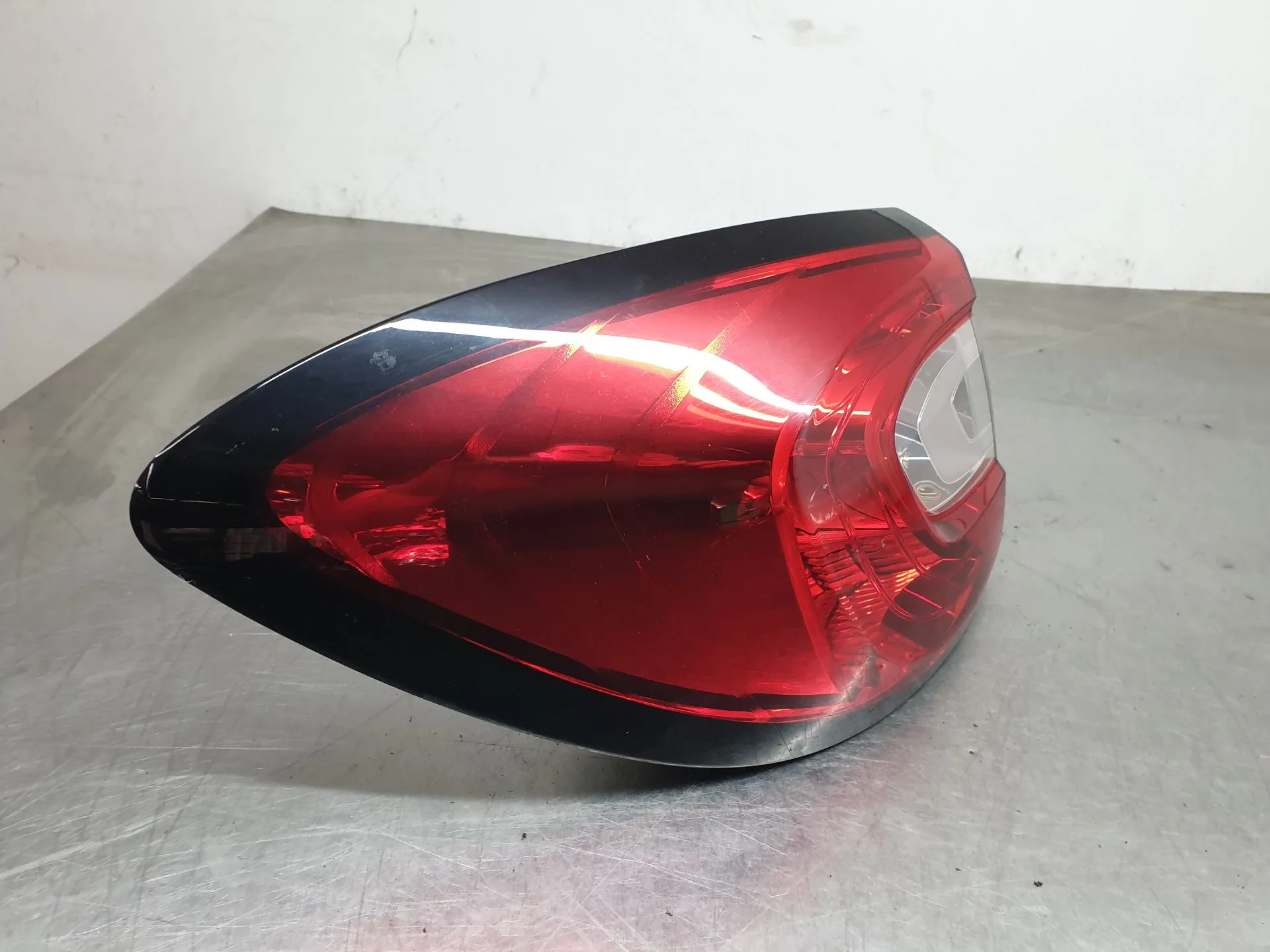 Left Tail light RENAULT Captur (J5_) Imagem-1