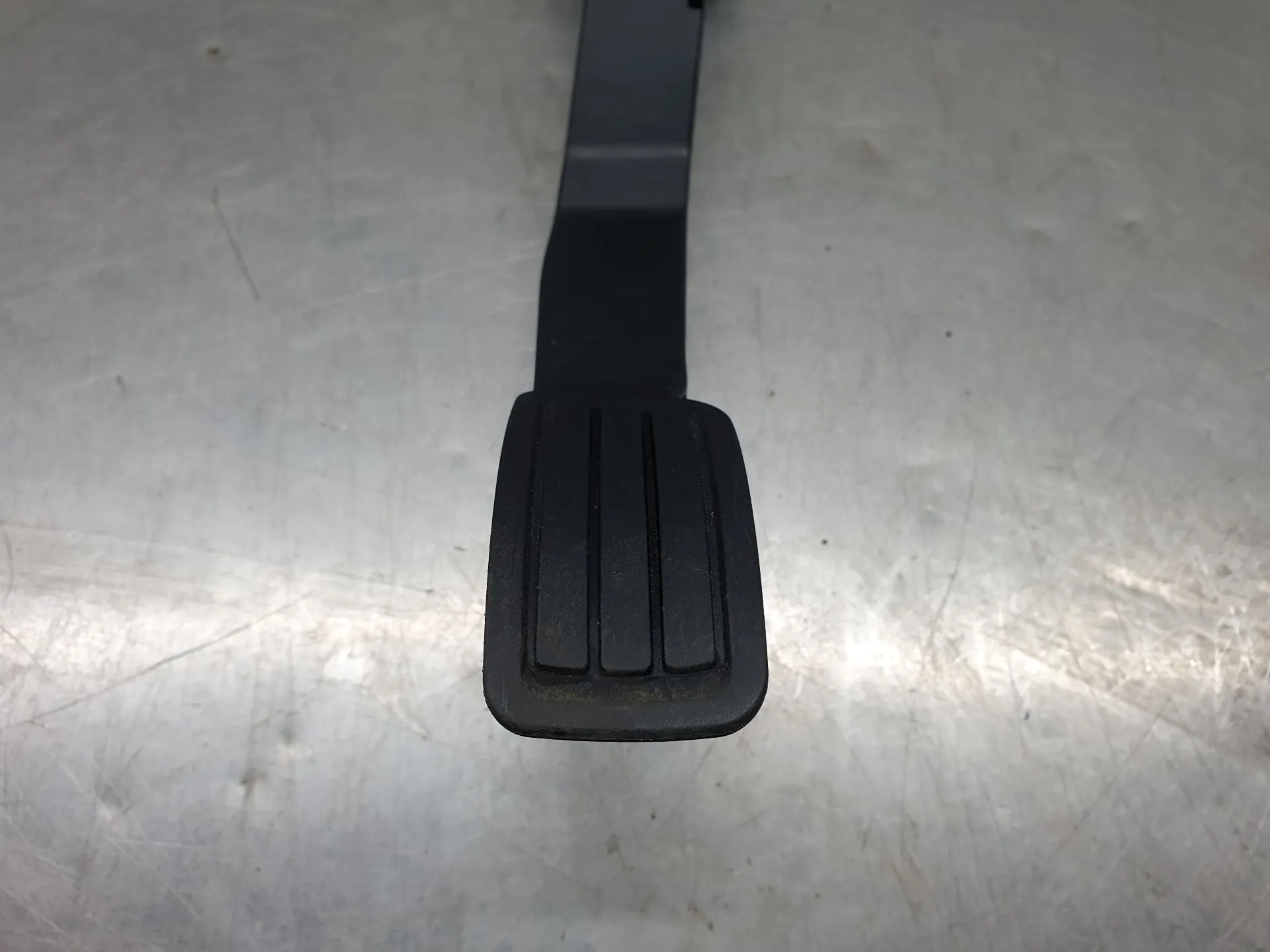 Accelerator Pedal PEUGEOT 208 II Imagem-1