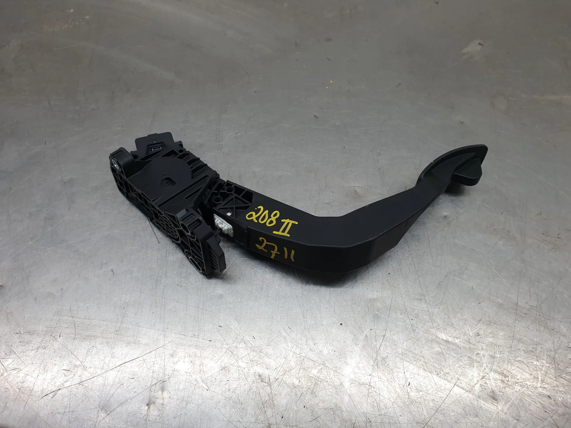 Accelerator Pedal PEUGEOT 208 II Imagem-3