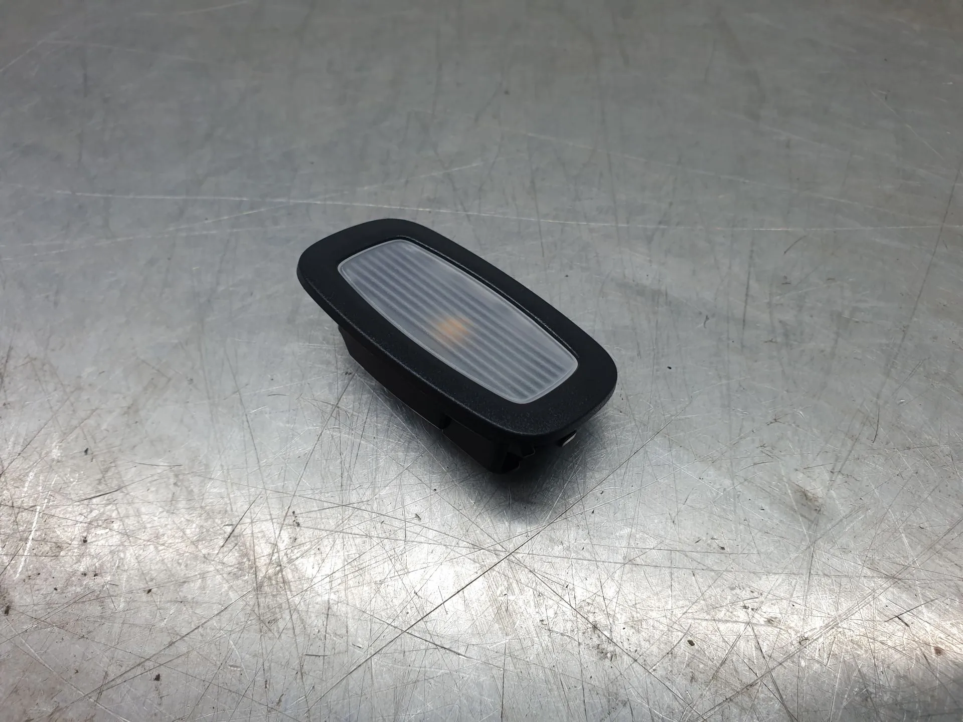 Luce interna MERCEDES-BENZ Classe C Coupé (C205) Imagem-1