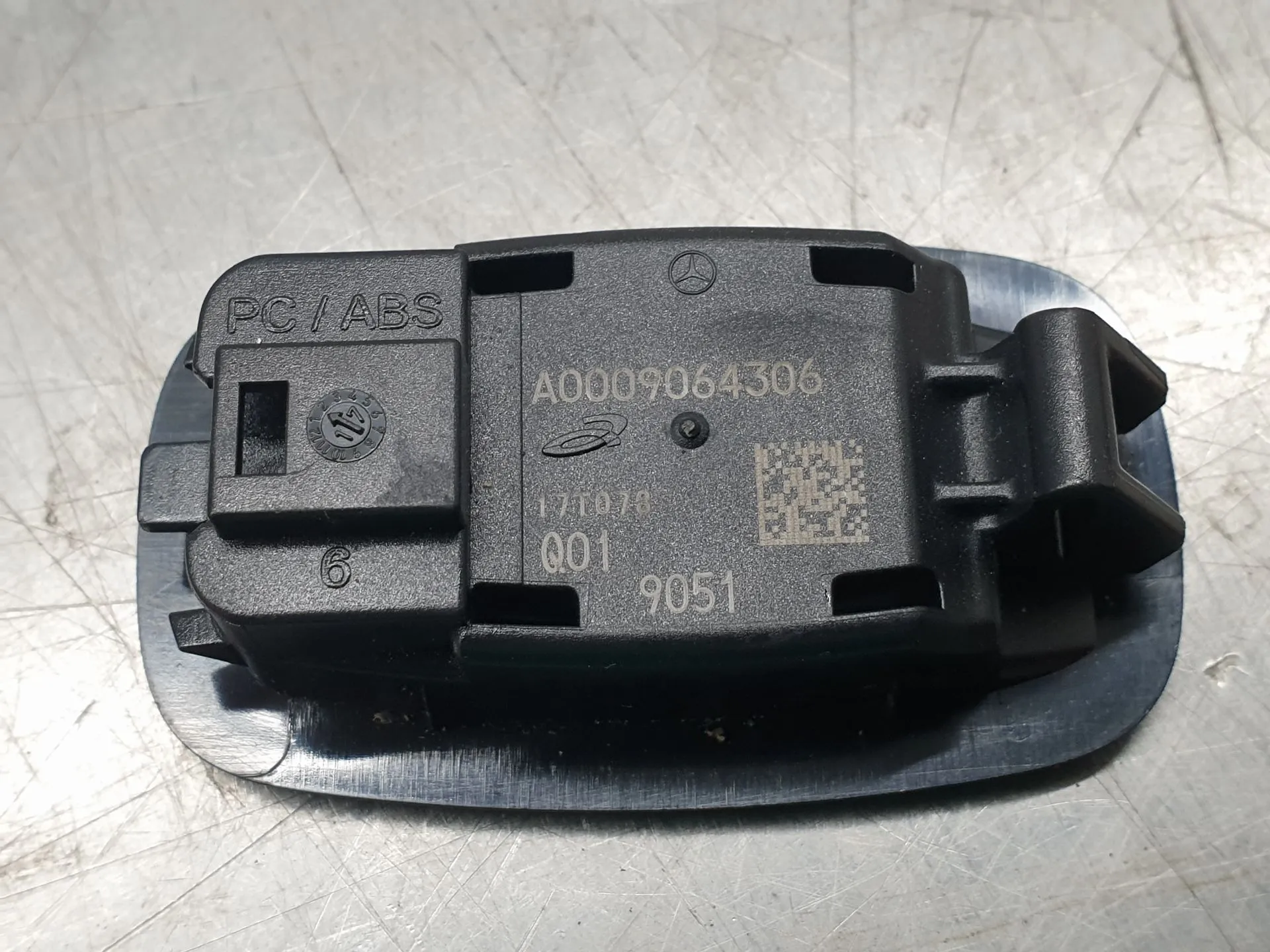 Luce interna MERCEDES-BENZ Classe C Coupé (C205) Imagem-4