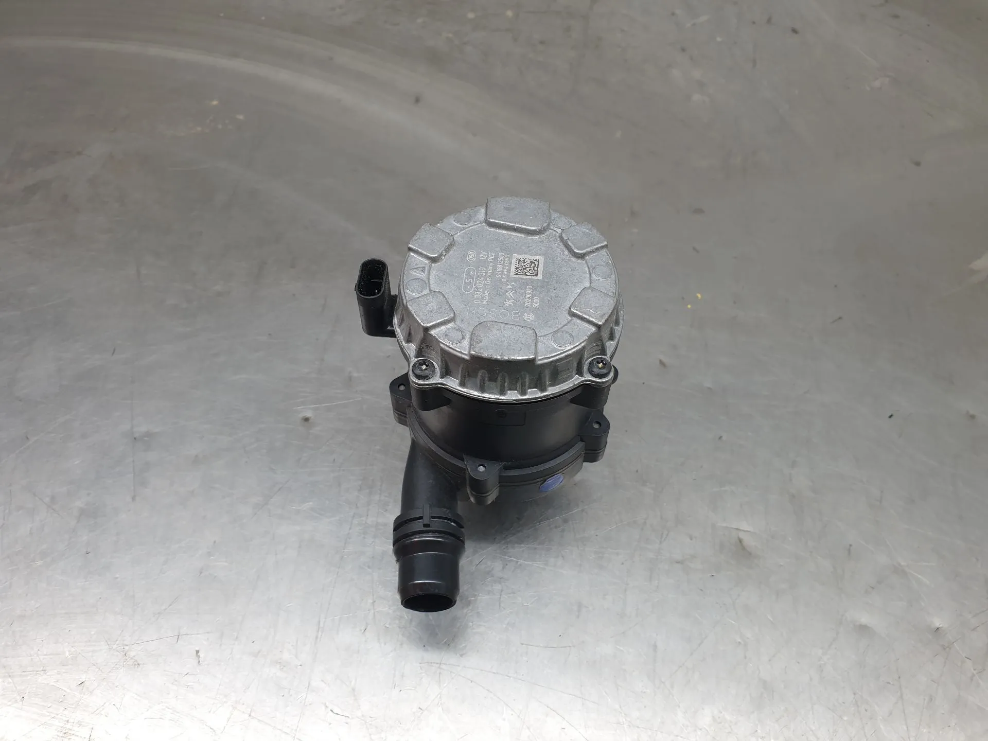 Pompe à eau PEUGEOT 3008 II (M_) Imagem-2