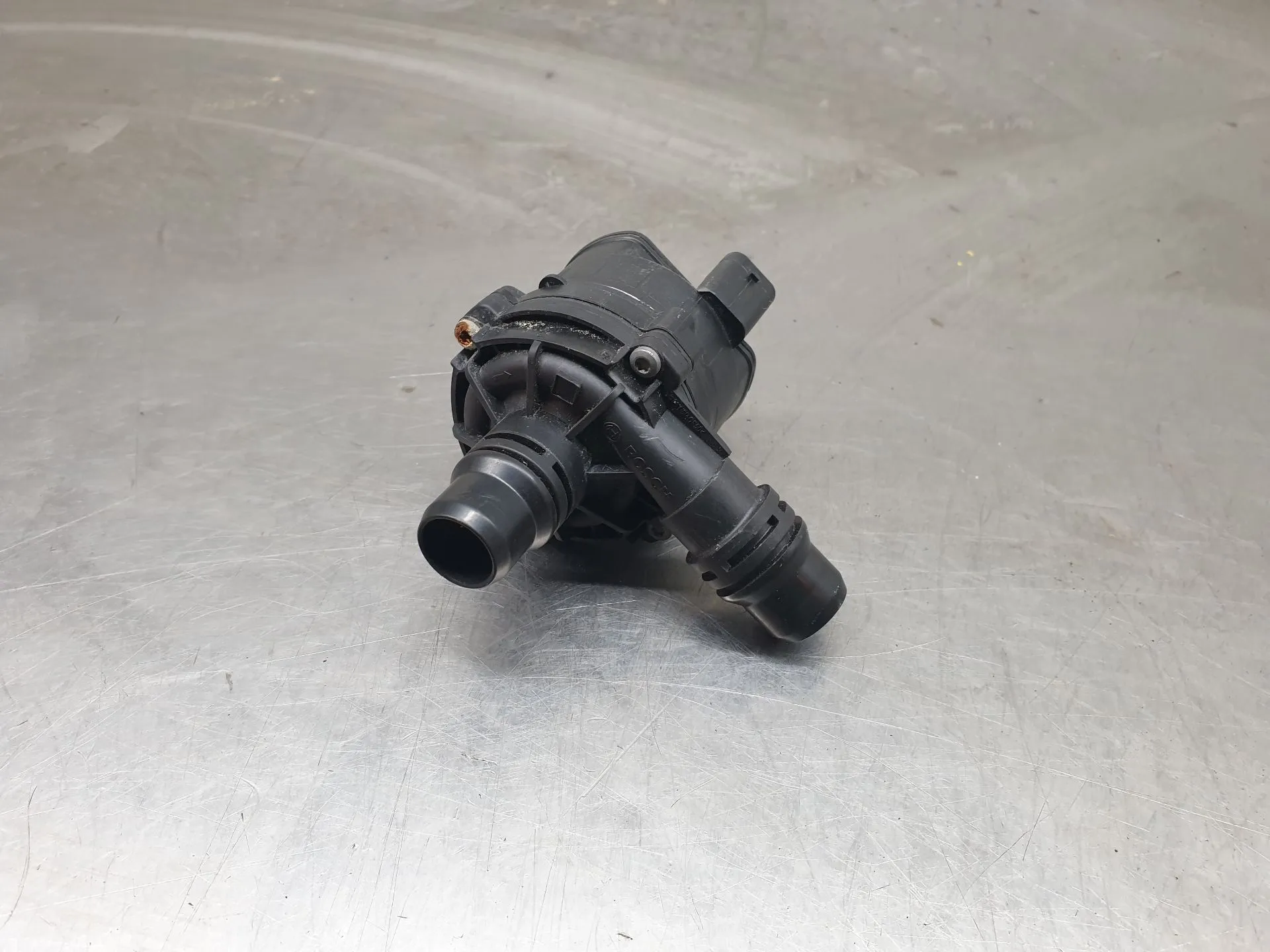 Pompe à eau PEUGEOT 3008 II (M_) Imagem-1