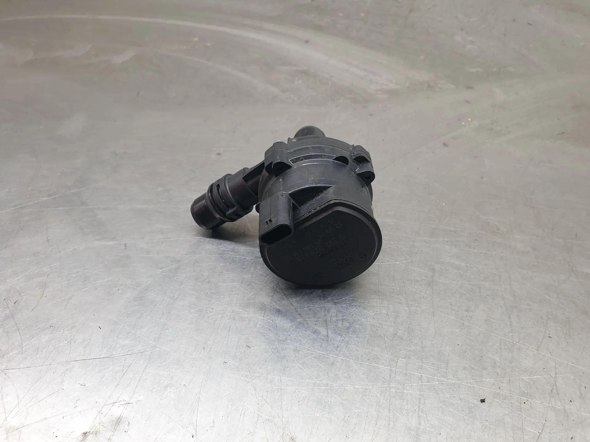 Pompe à eau PEUGEOT 3008 II (M_) Imagem-2