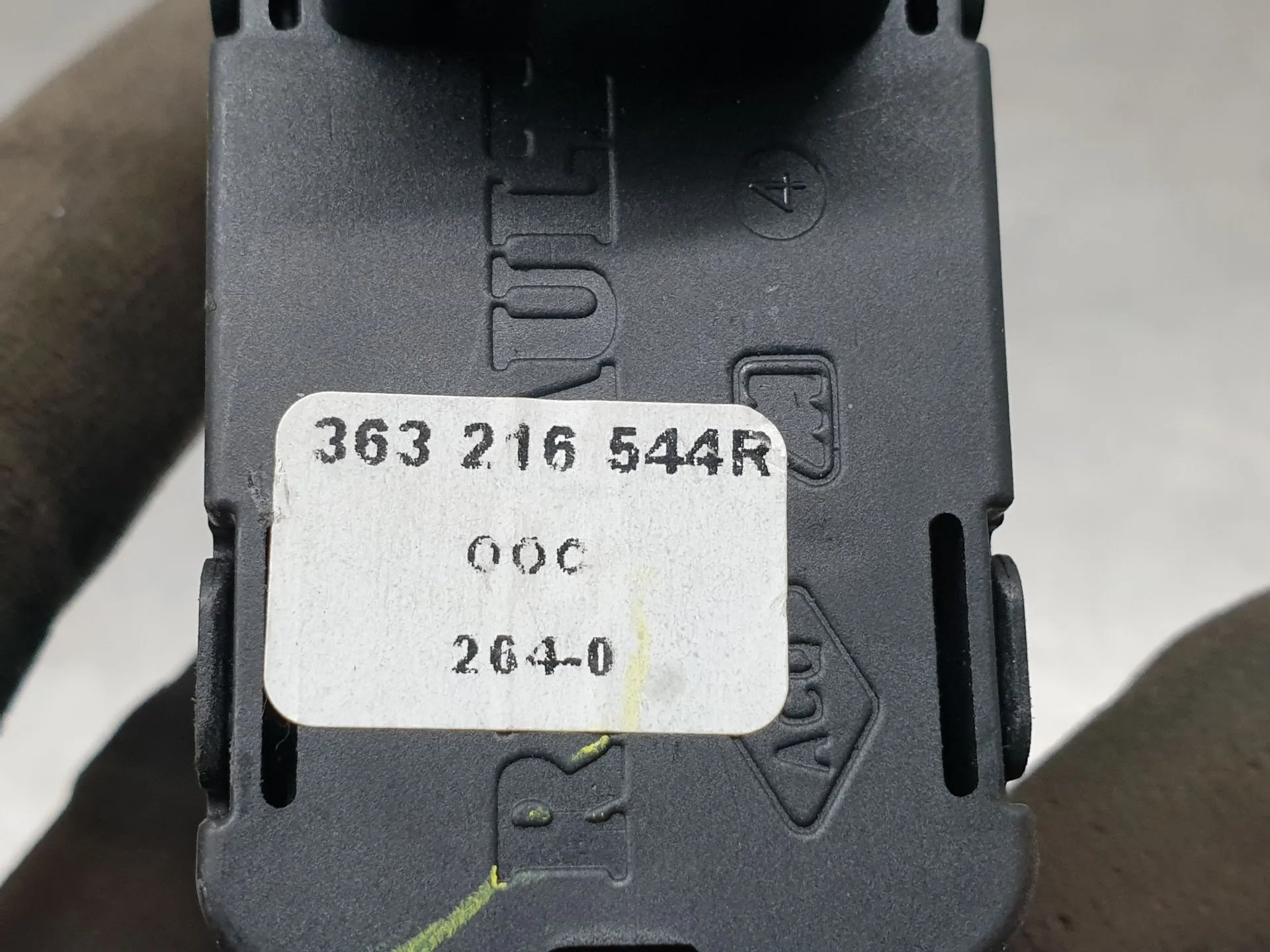 Botão / interruptor travão de parque RENAULT Kadjar (HA_, HL_) Imagem-4