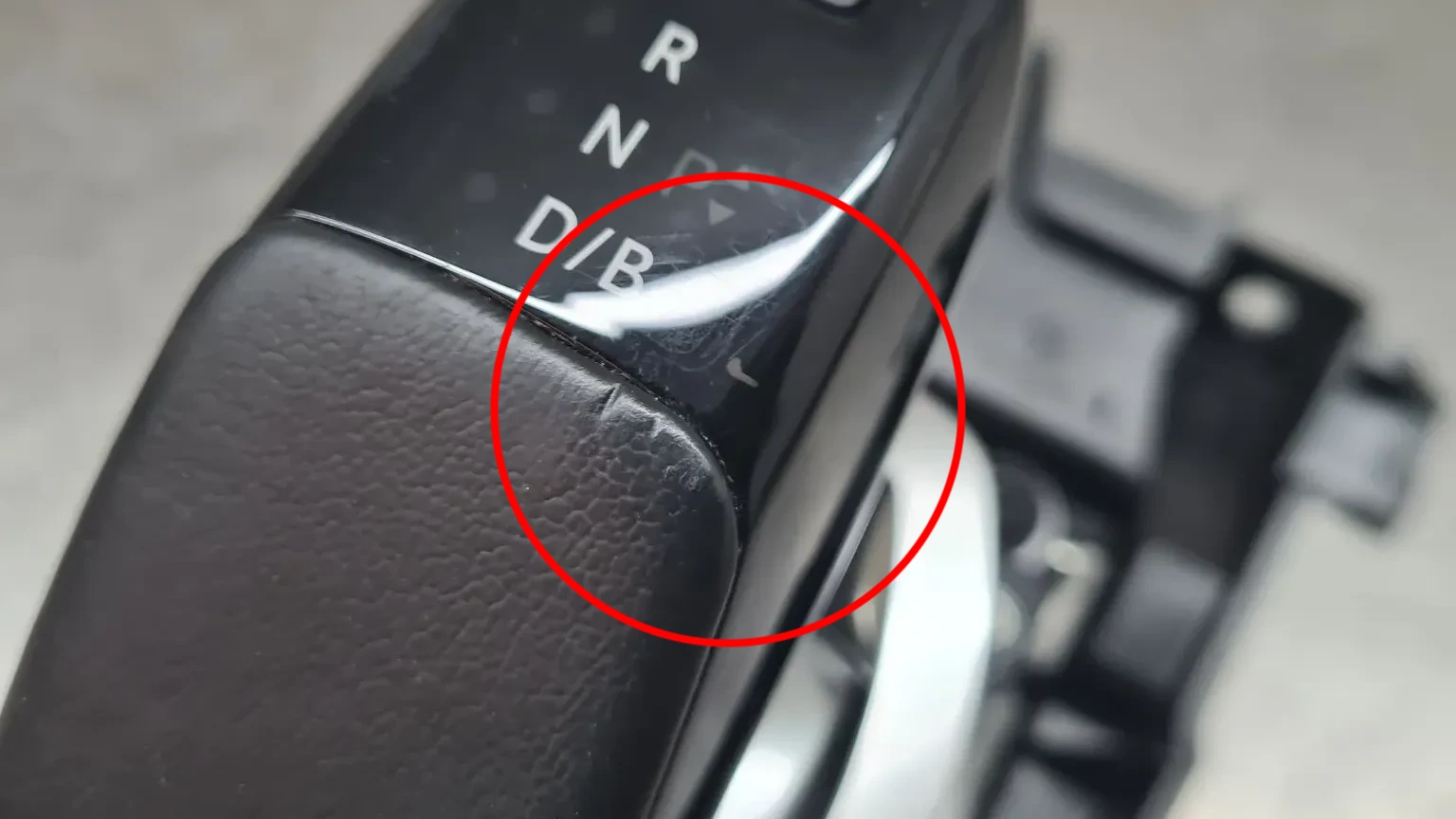 Sélecteur de vitesse PEUGEOT 208 II Imagem-8