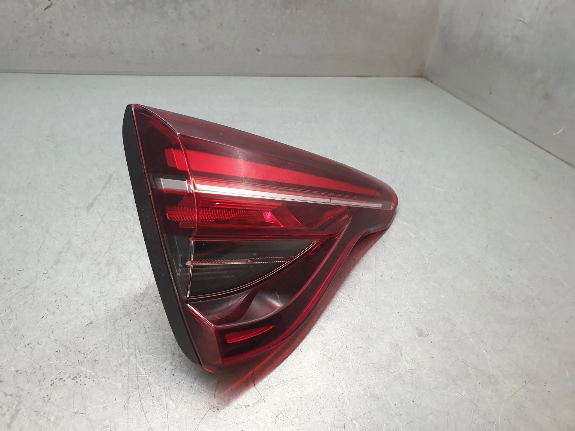 Feu de coffre Gauche RENAULT Clio V (BF_) Imagem-1