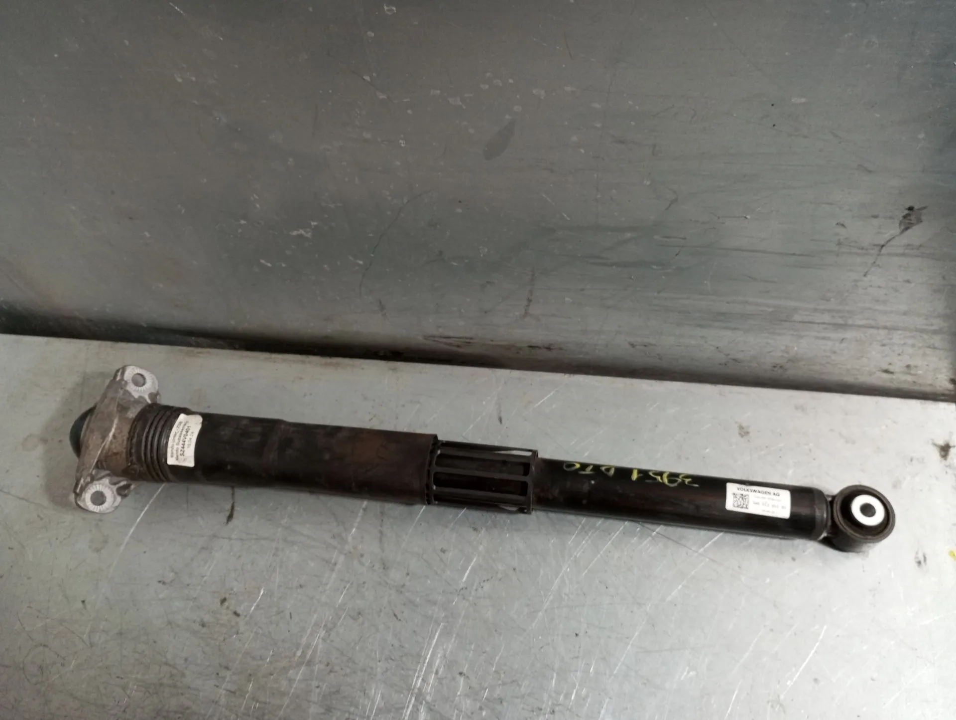Ammortizzatore Posteriore Sinistro VOLKSWAGEN Golf VIII Variant (CG5)