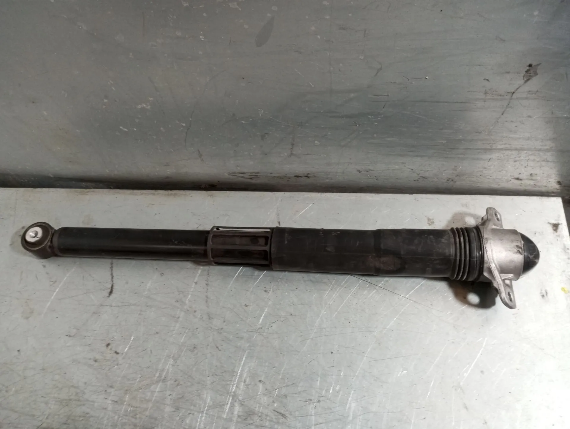 Ammortizzatore Posteriore Sinistro VOLKSWAGEN Golf VIII Variant (CG5) Imagem-1