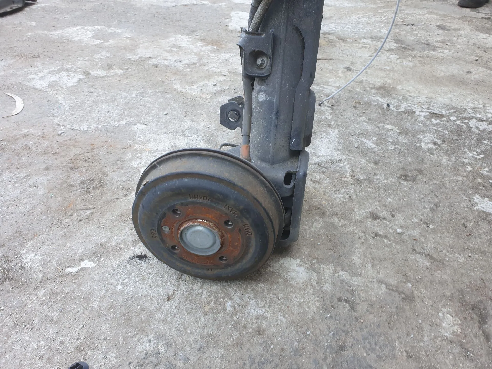 Essieu arrière à tambours PEUGEOT 208 II Imagem-2