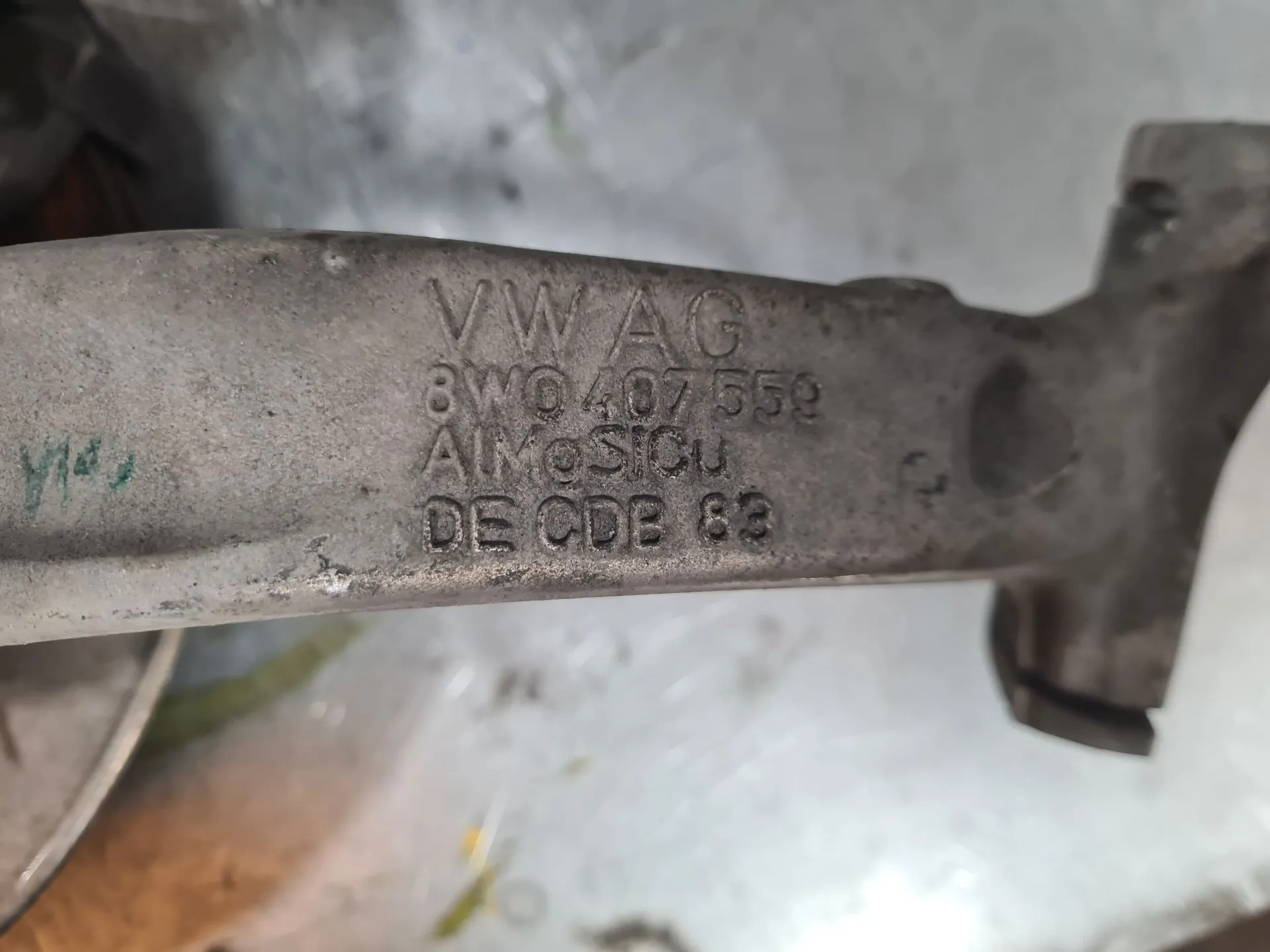 Manga de eixo frente esquerda AUDI A4 (8W2, 8WC, B9) Imagem-2