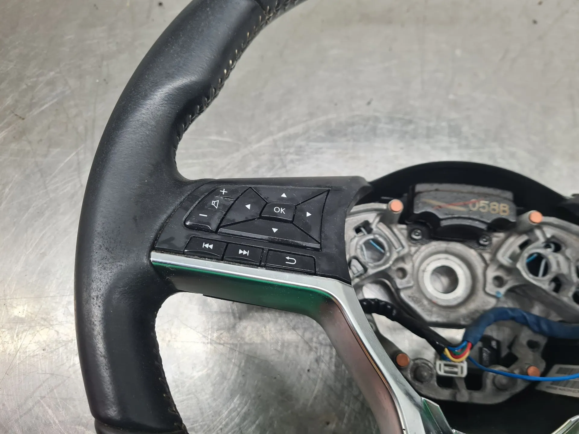 Volante NISSAN Qashqai II (J11) Imagem-1