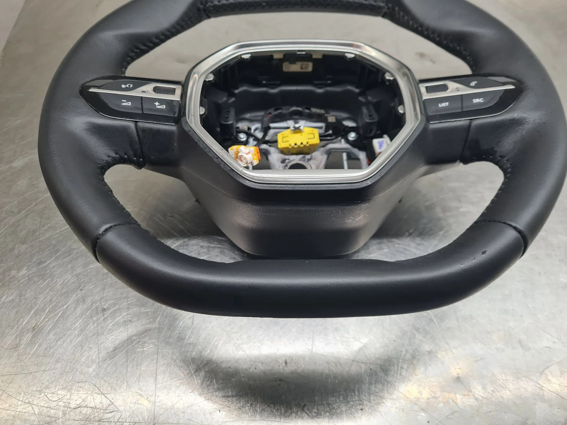 Volante PEUGEOT 208 II Imagem-3